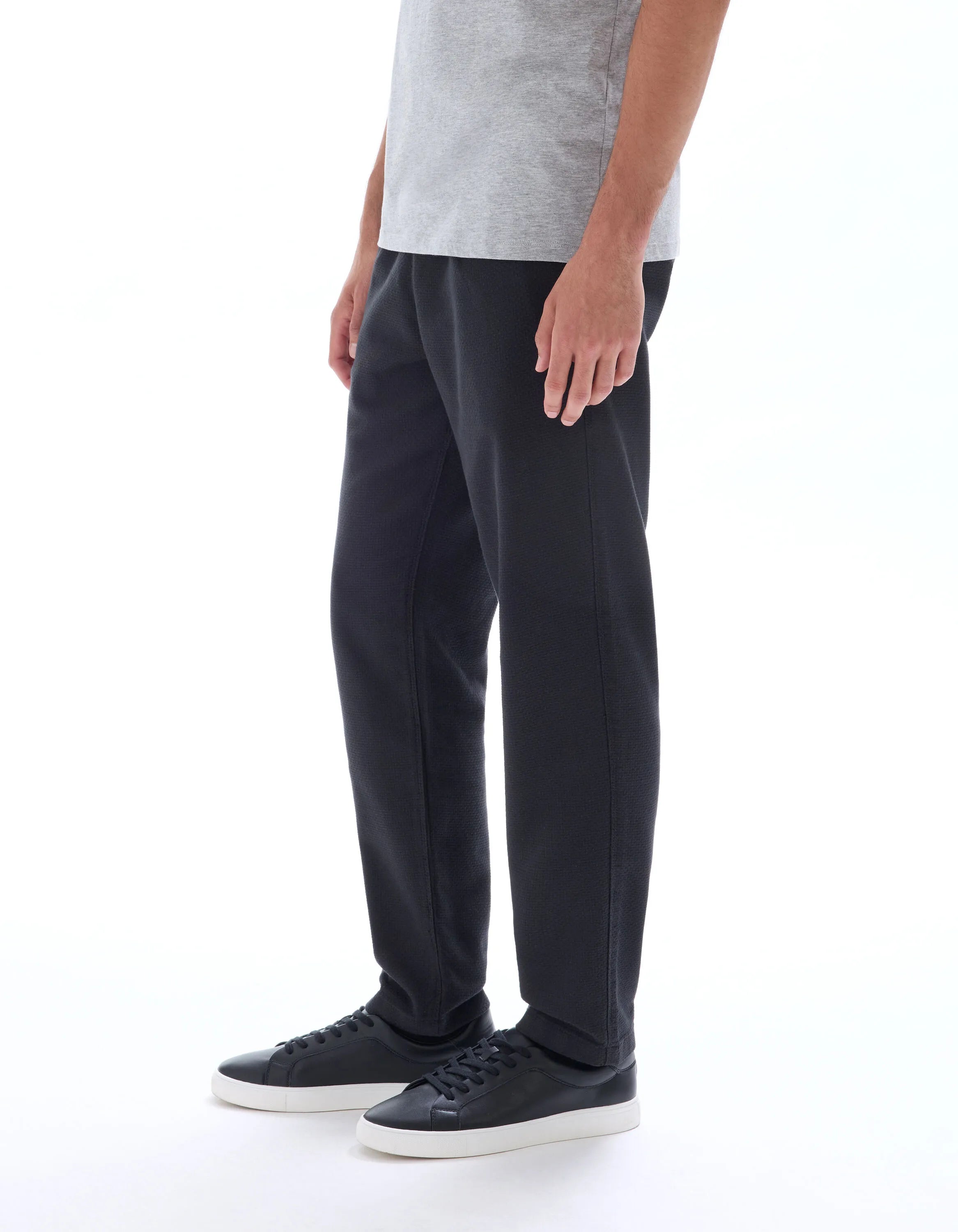 Celio_Black_100% Cotton Canvas Textured Slim Pants_MOCANVAS_BLACK_04