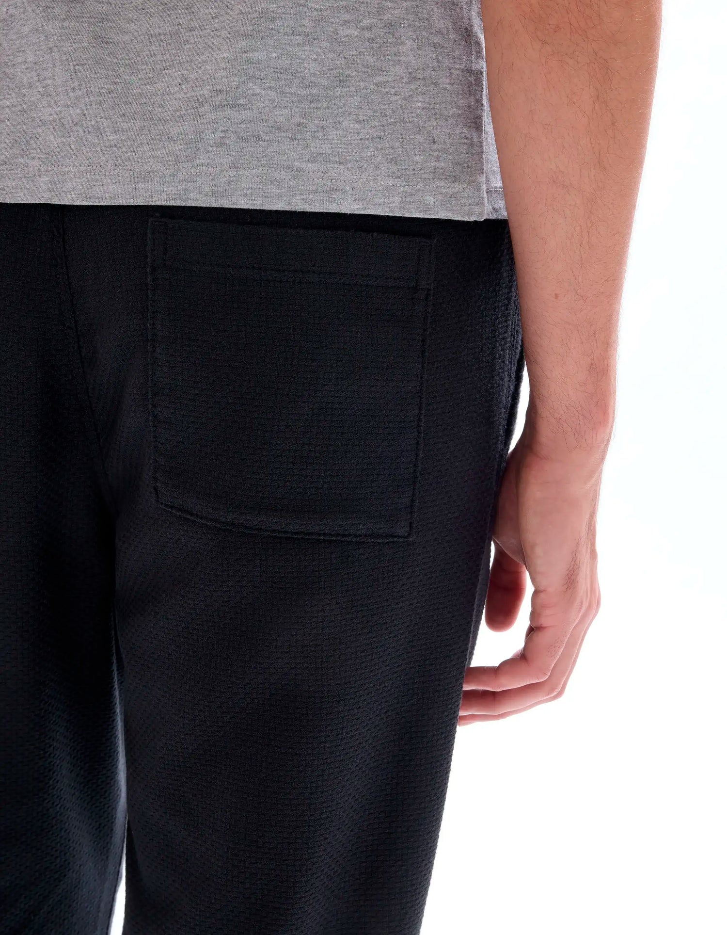 Celio_Black_100% Cotton Canvas Textured Slim Pants_MOCANVAS_BLACK_05