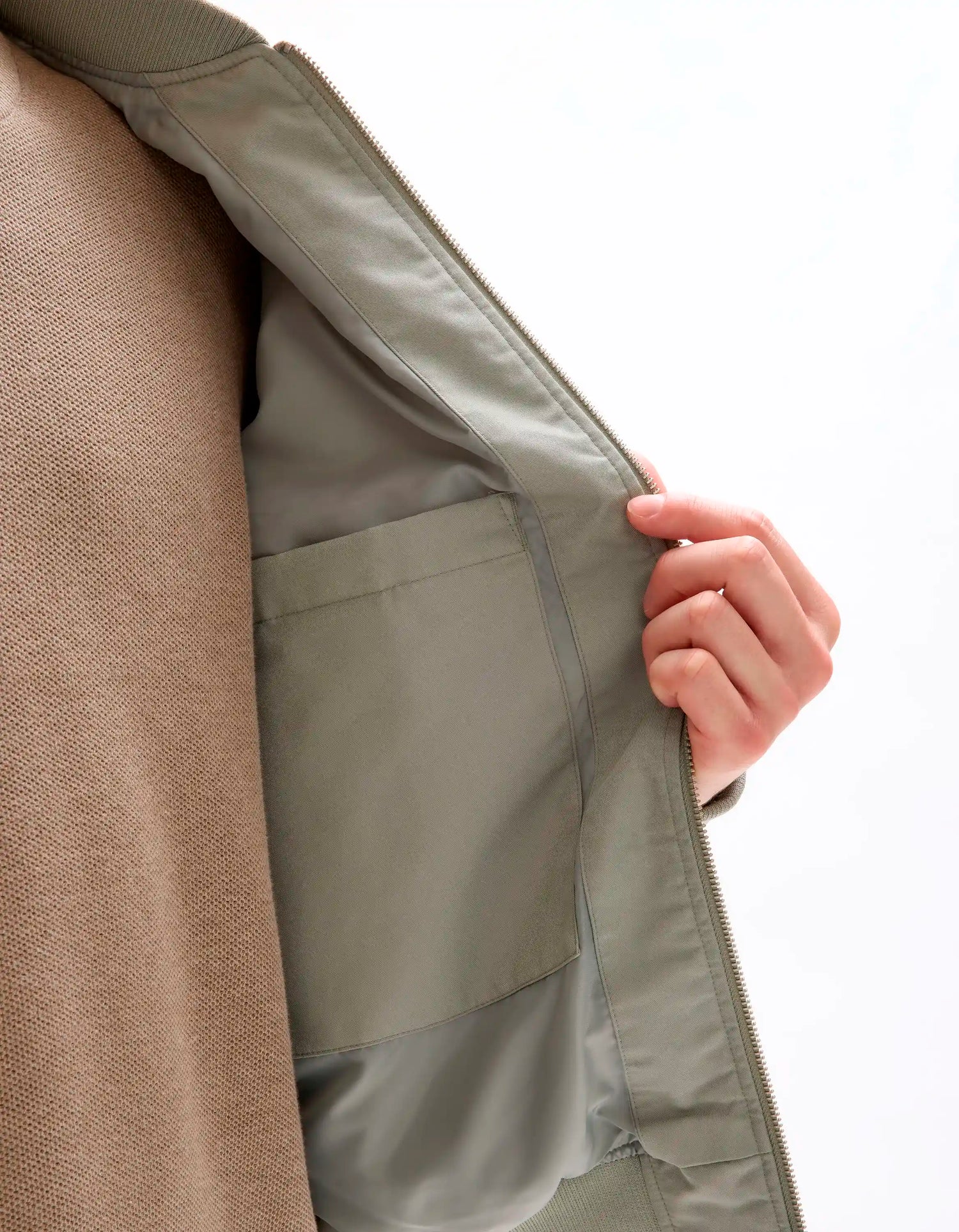 Celio_Light Khaki 01_Lightweight Bomber Jacket_MUBLUZ_LIGHT KHAKI 01_04