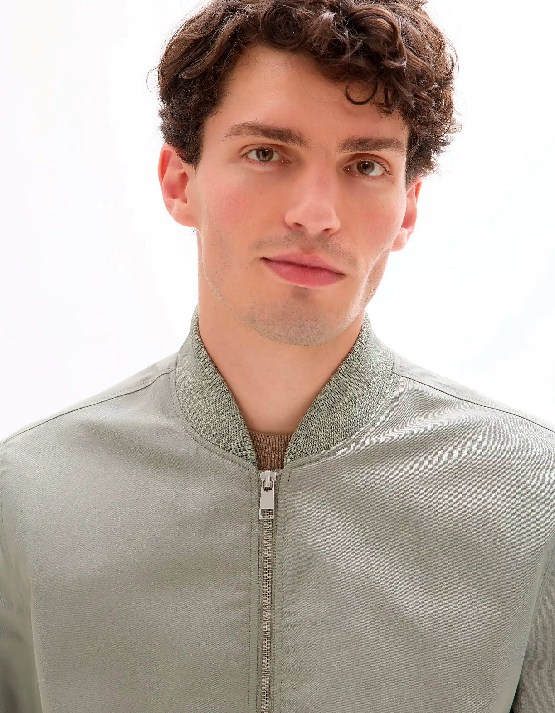 Celio_Light Khaki 01_Lightweight Bomber Jacket_MUBLUZ_LIGHT KHAKI 01_05