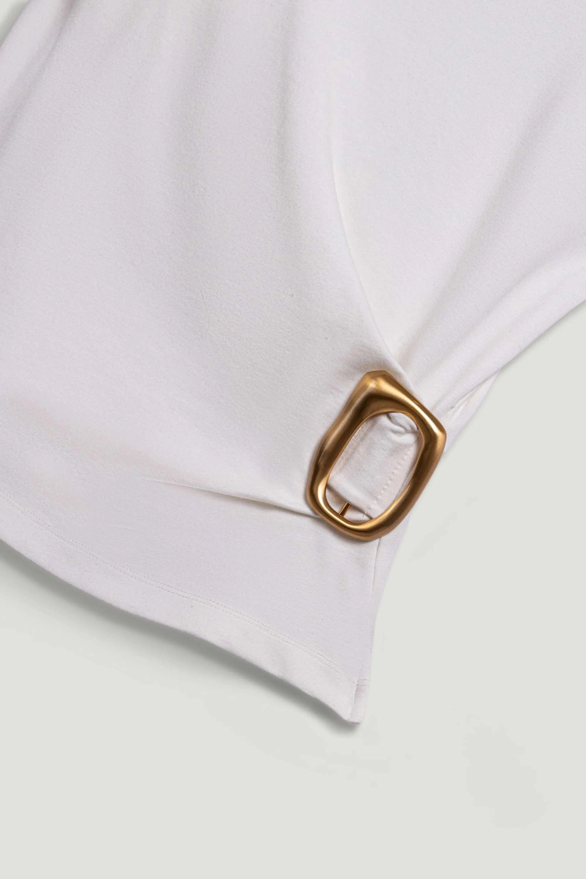 Nocturne Off-White Women Sleeveless Buckle-Detail Blouse SKU: N26YN6226_0014 Image 09
