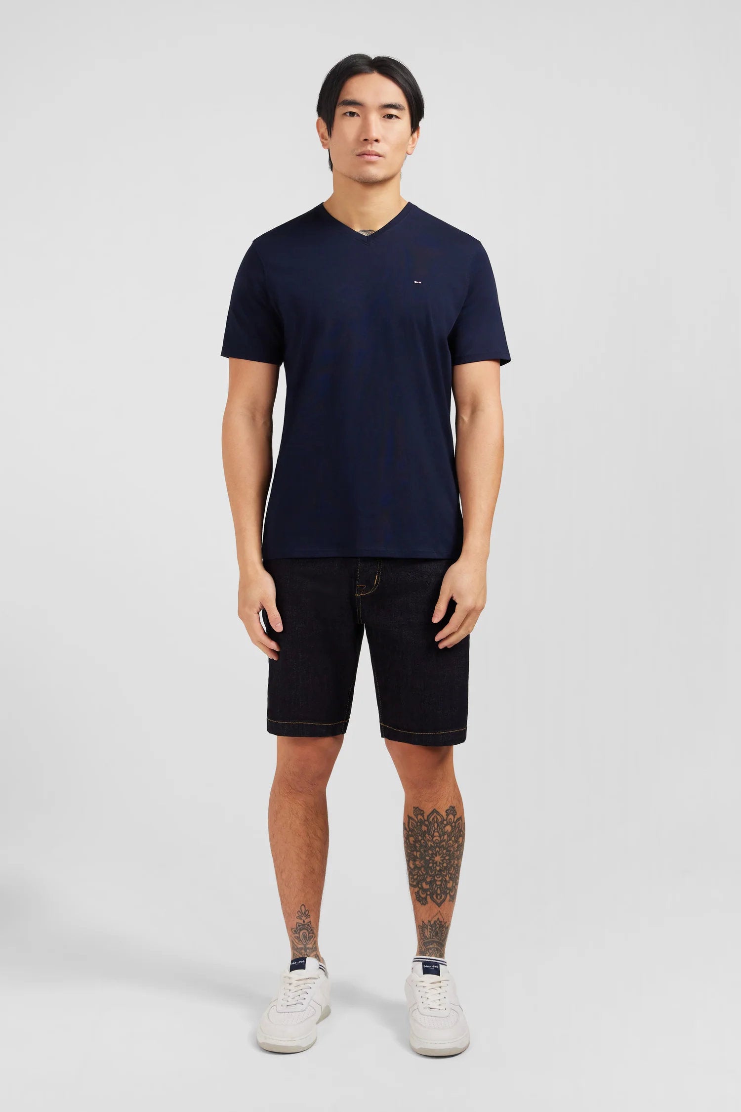 V-Neck Navy Light Pima Cotton T-Shirt_02