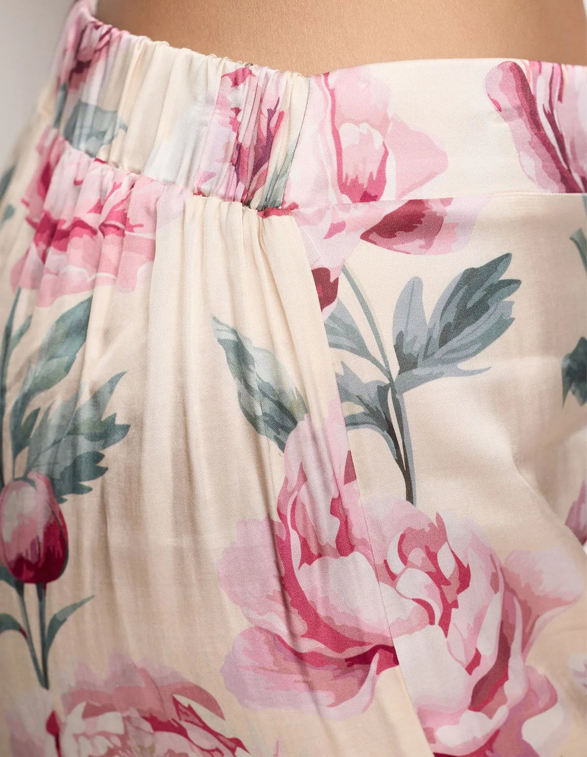 Yamamay_Printed_Long Open Pyjamas in Viscose Satin Ð Eloise_PPRD183003_128_05