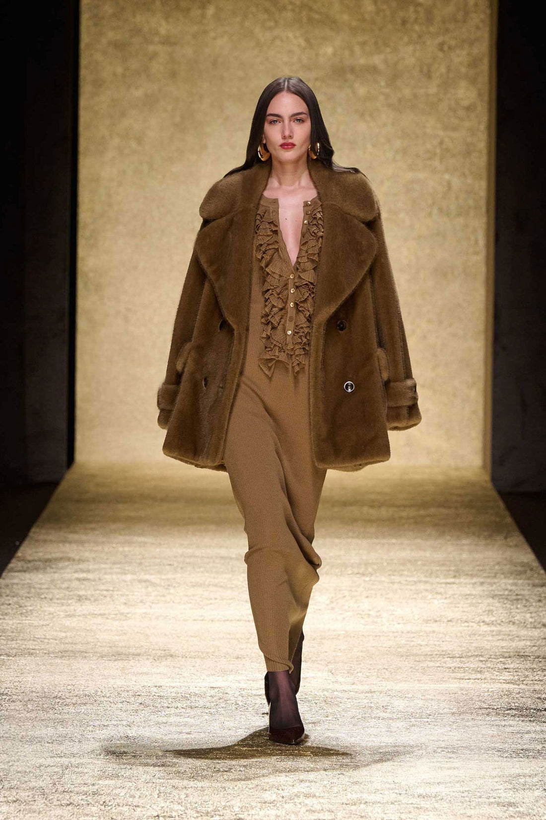 Luisa Spagnoli_Cammello_Saracena - Faux Fur Peacoat_SARACENA_2314_01