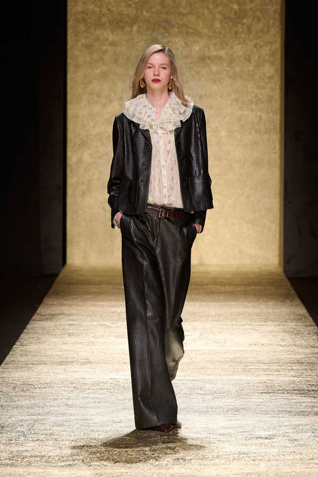 Luisa Spagnoli_Marrone Scuro_Sax - Leather Jacket - Fashion Show_SAX_0976_01