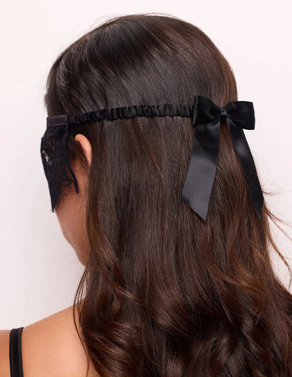 Yamamay_Black_Lace Mask and Gloves Set with Cutout Details Ð Priv� Kylie_SCTD183001_072_04