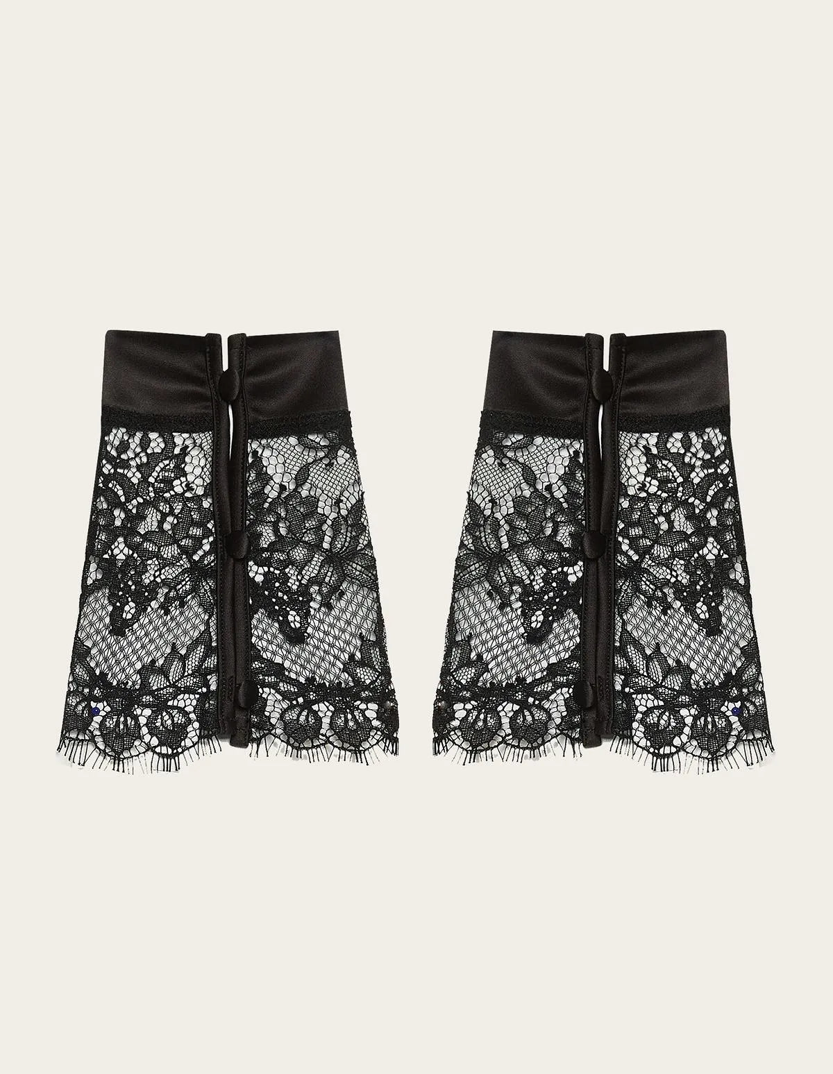 Yamamay_Black_Lace Mask and Gloves Set with Cutout Details Ð Priv� Kylie_SCTD183001_072_06