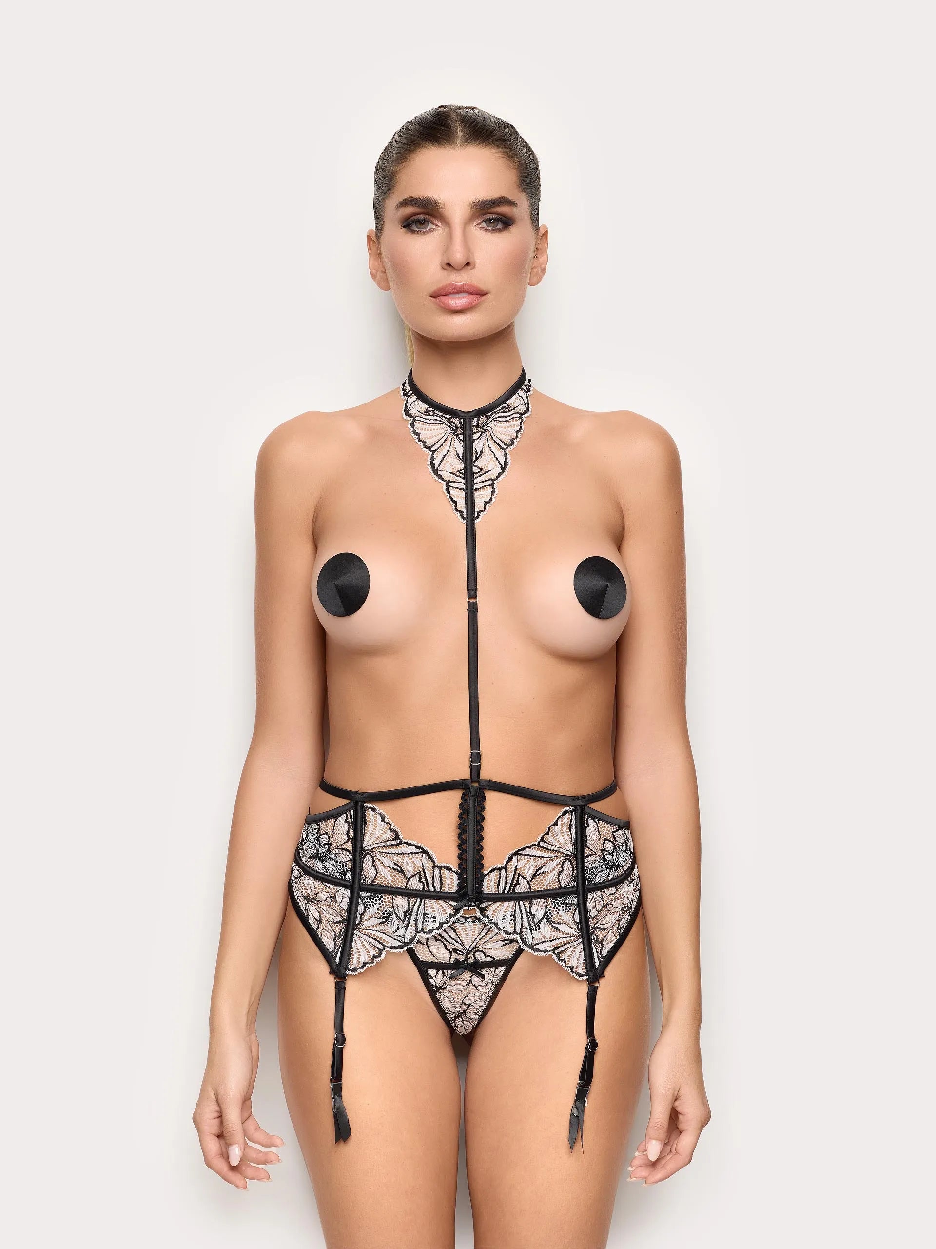 Yamamay_Black_Adjustable Embroidered Garter Belt with Removable Accessory - Priv� Frivolous_SCZD191001_072_02