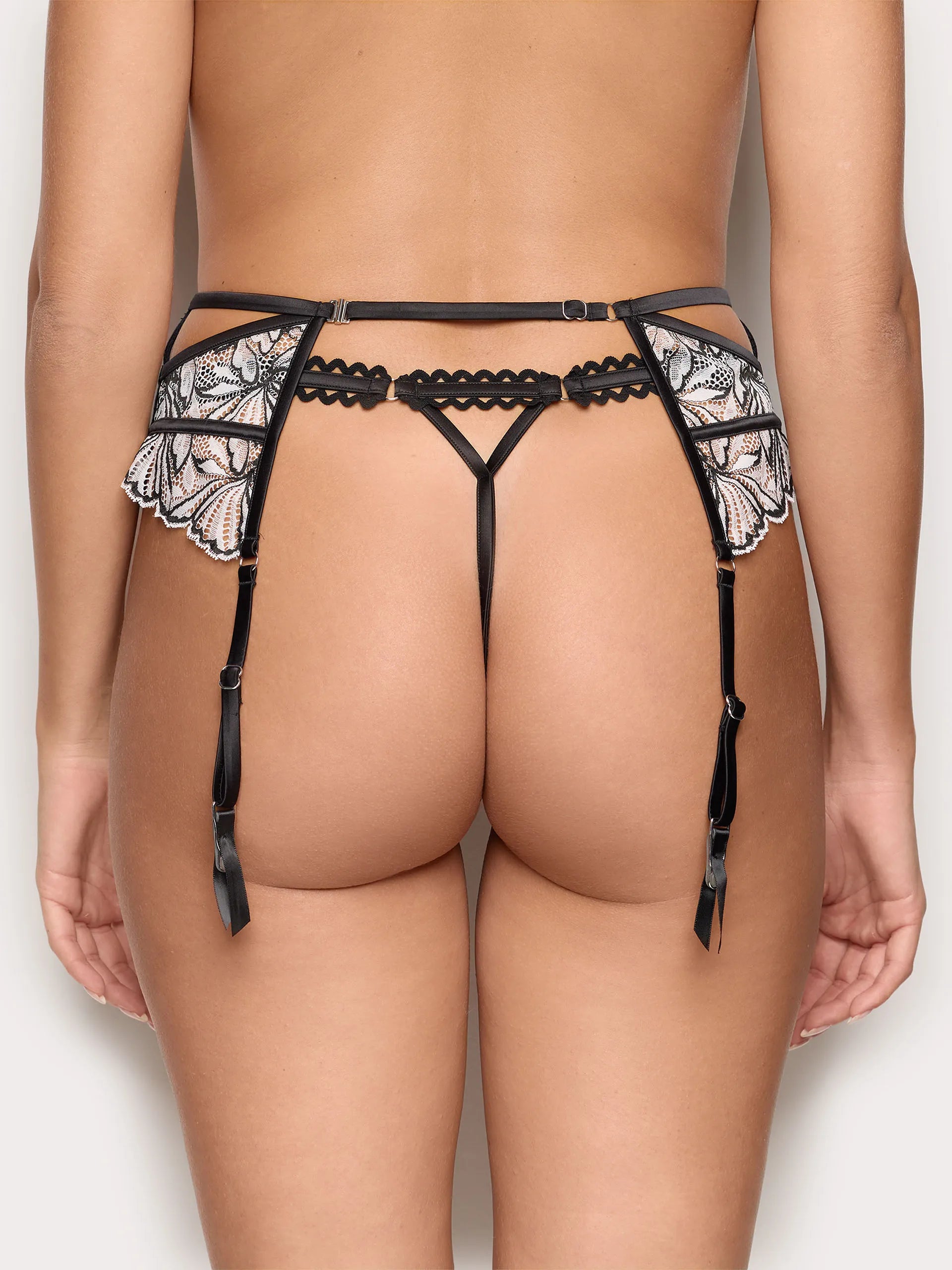 Yamamay_Black_Adjustable Embroidered Garter Belt with Removable Accessory - Priv� Frivolous_SCZD191001_072_04