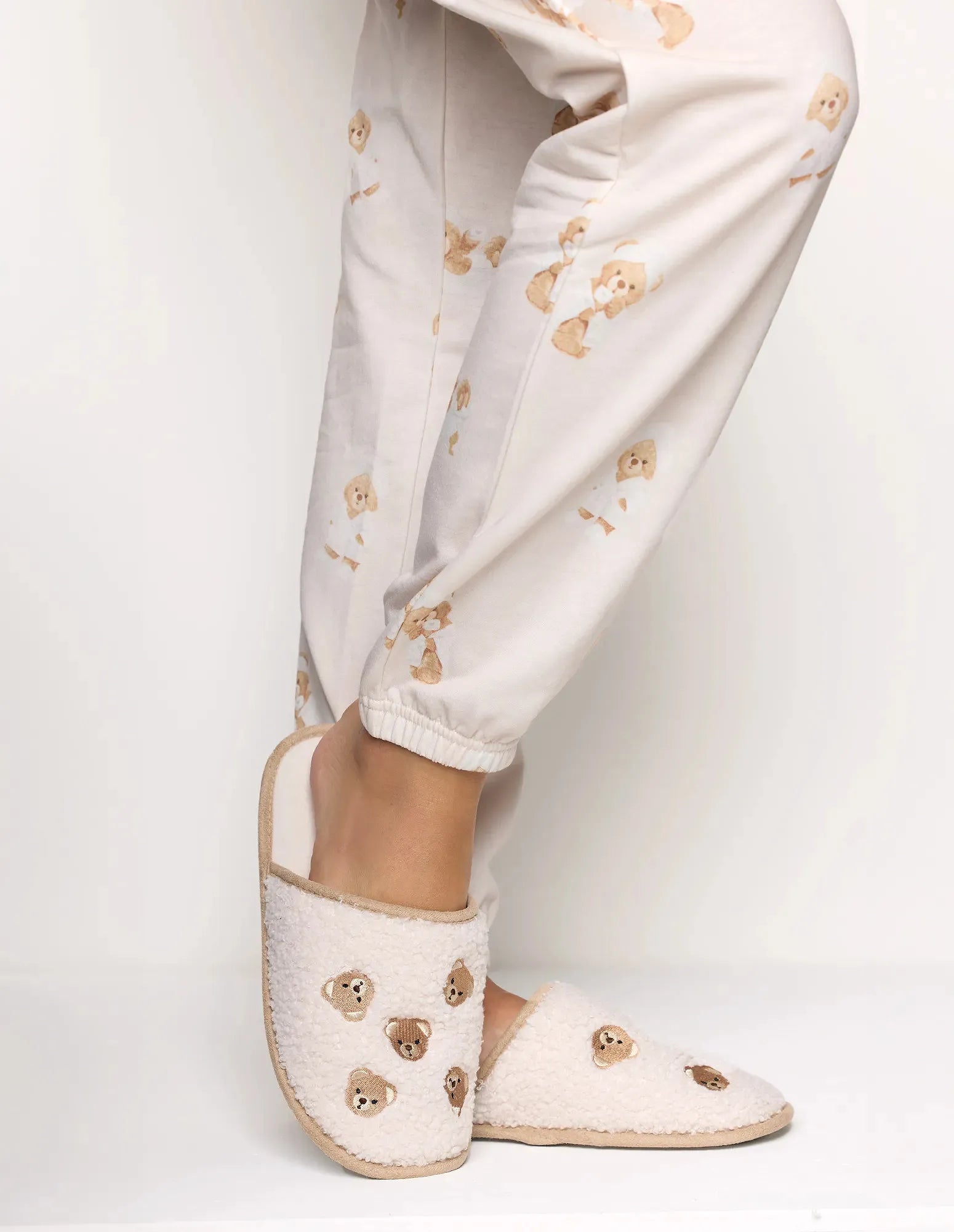 Yamamay_Almond_Slippers Ð Teddy Spa Time_SPFD183001_244_01