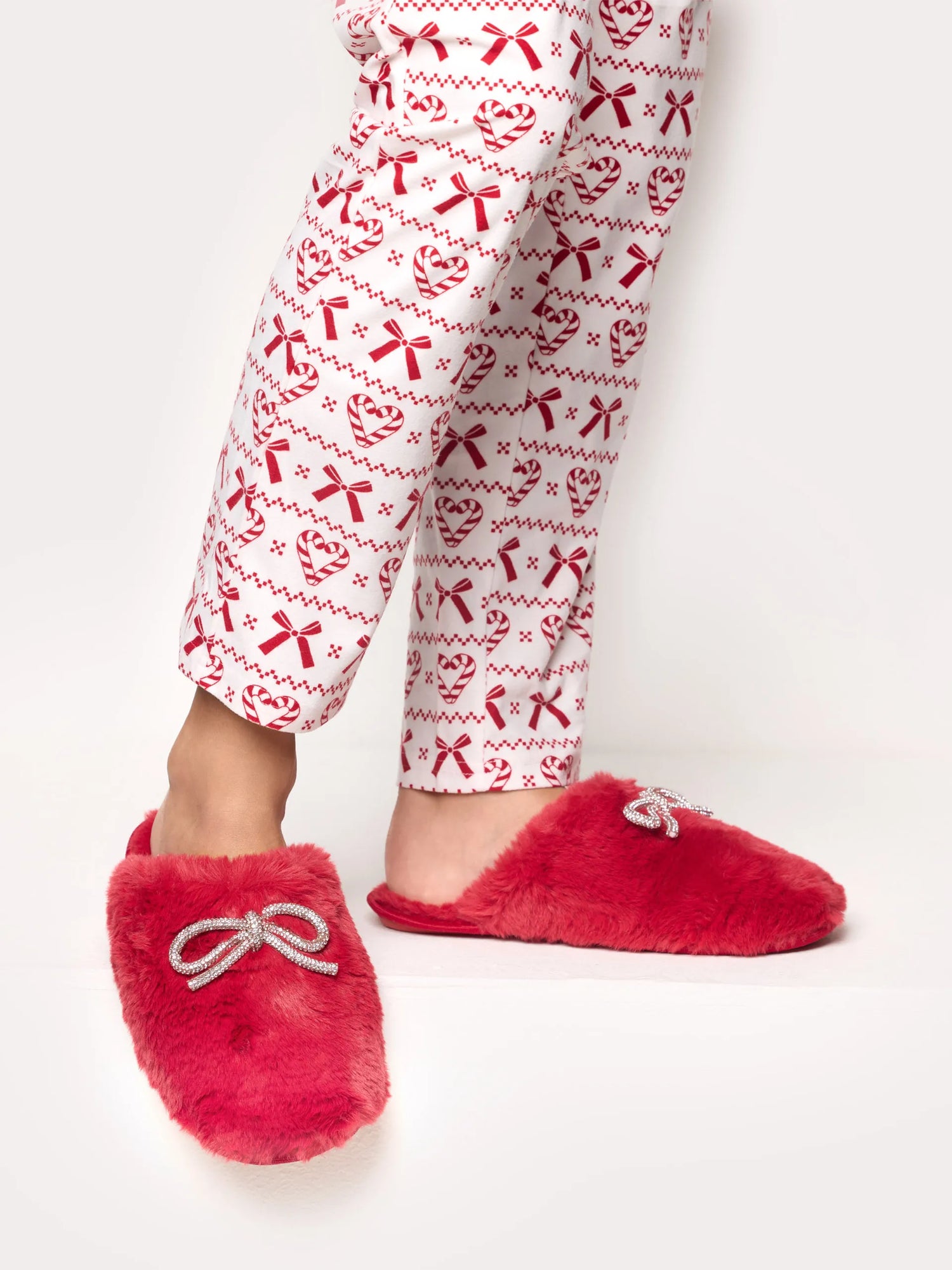 Yamamay_Ruby Red_Plush Slippers with Jewel Bow Mix and Match_SPFD184009_909_01