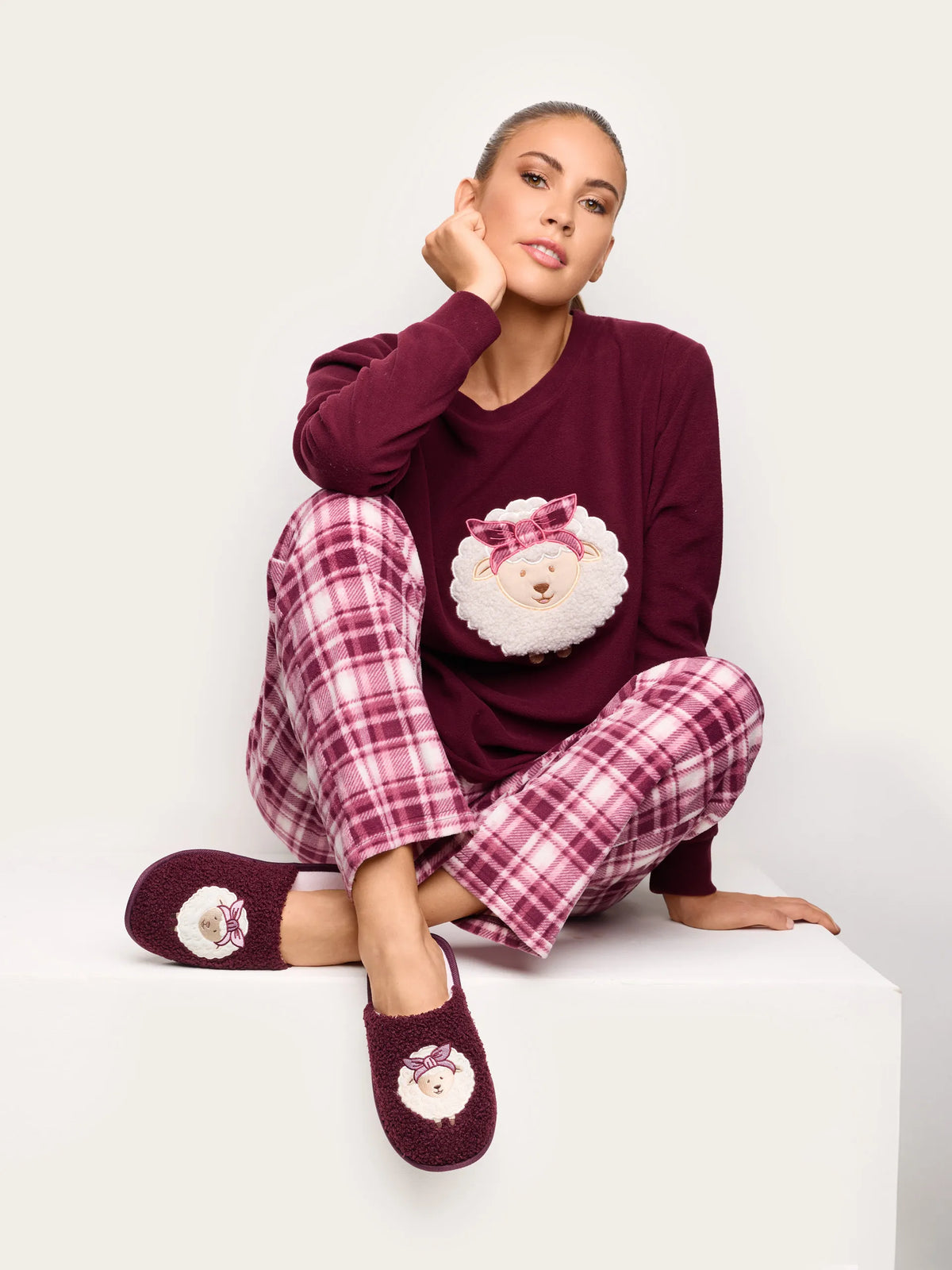 Yamamay MUST Women Slippers - Curly and Cute SKU: SPFD193003_837 Image 01