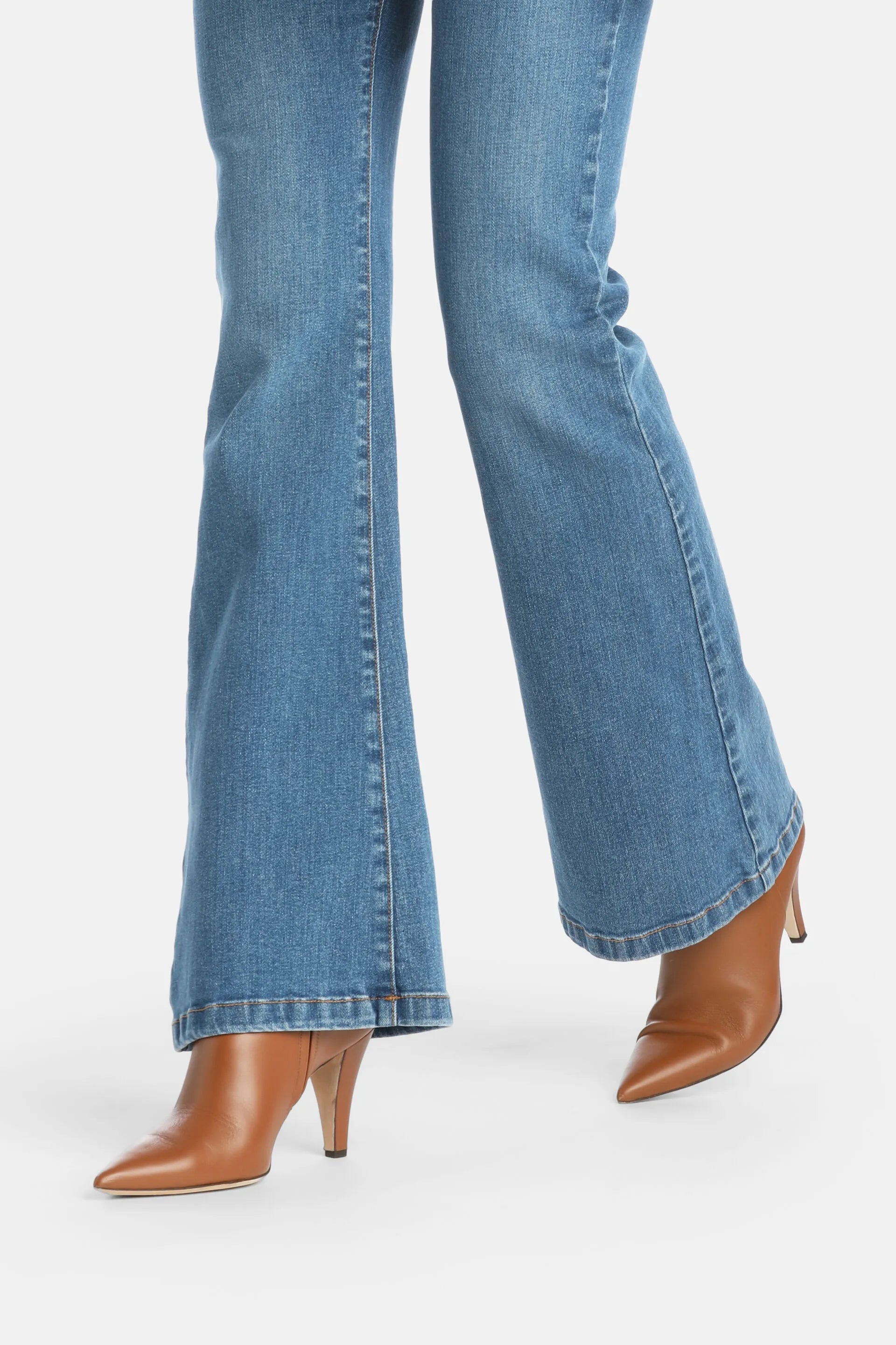 Luisa Spagnoli_Camel_Unicorno - Leather Ankle Boots_UNICORNO A_0101_02