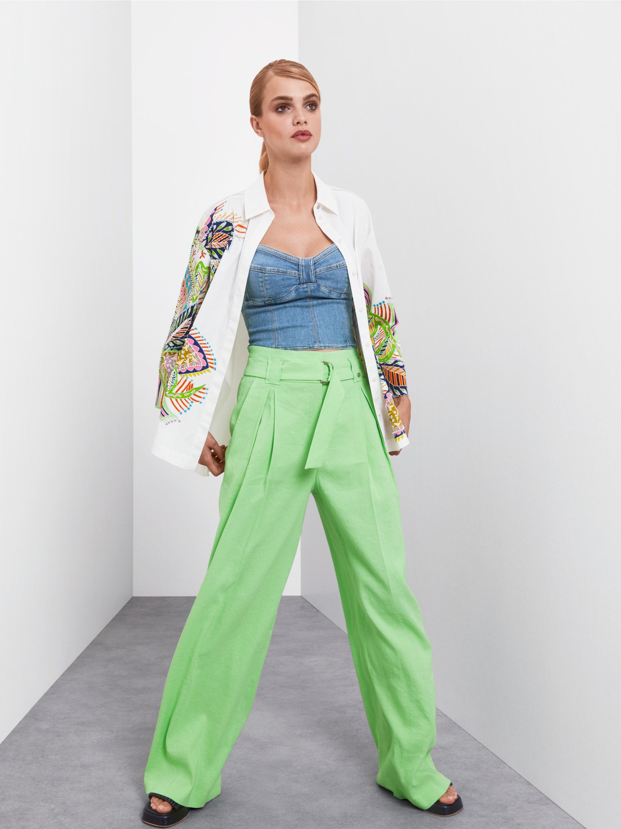 Model Wichita   Paperbag Style Pants_Wc 81.52 W47_531_08