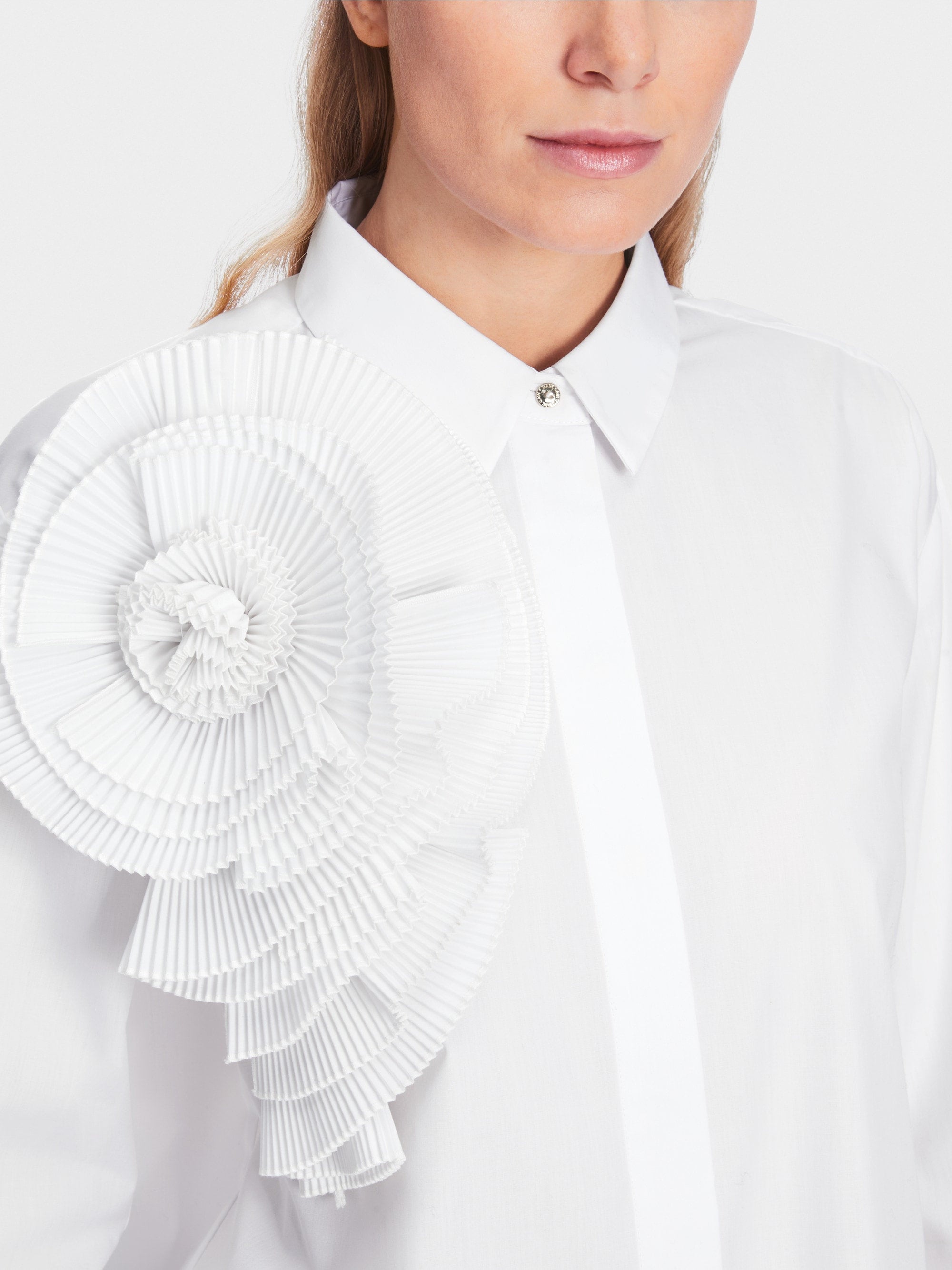 Blouse With Pleated Collar_XC 51.23 W16_100_03