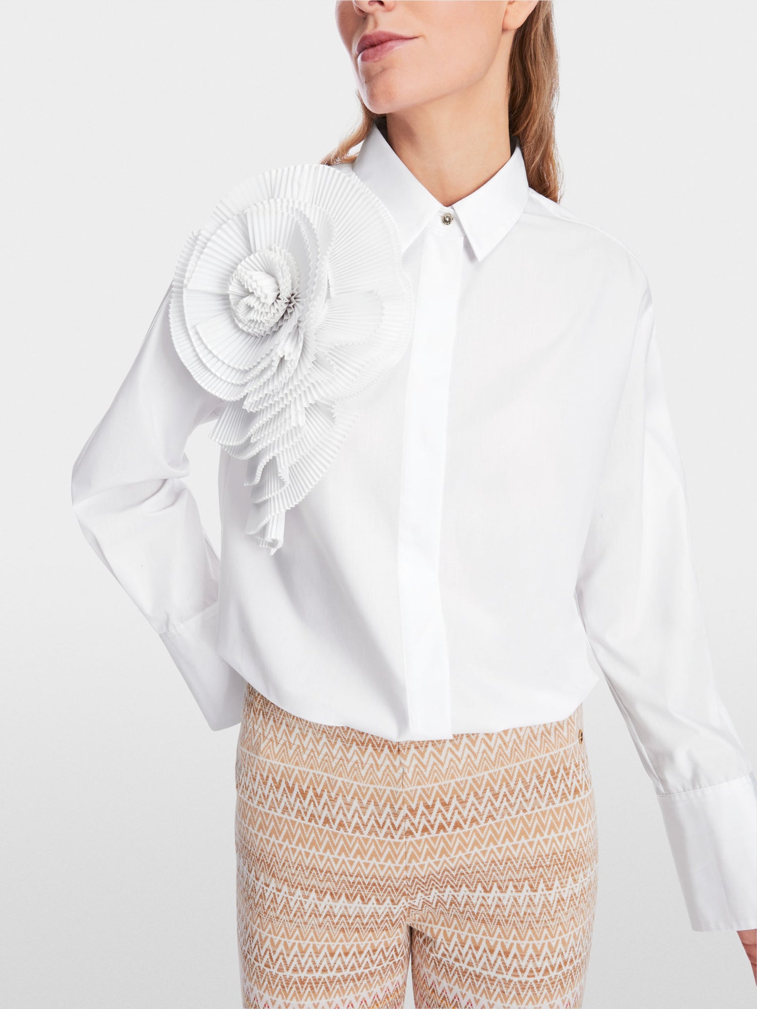 Blouse With Pleated Collar_XC 51.23 W16_100_06