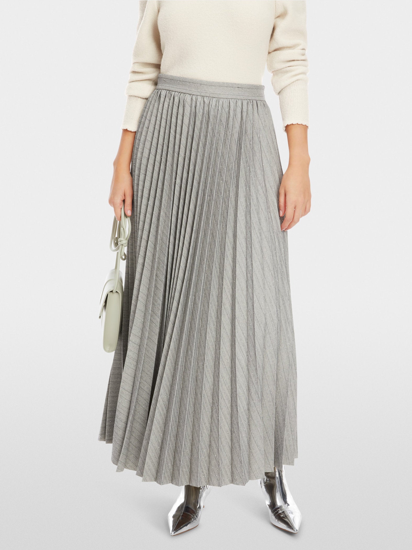 Maxi Skirt with Pleats and Glitter_XC 71.25 W49_182_04