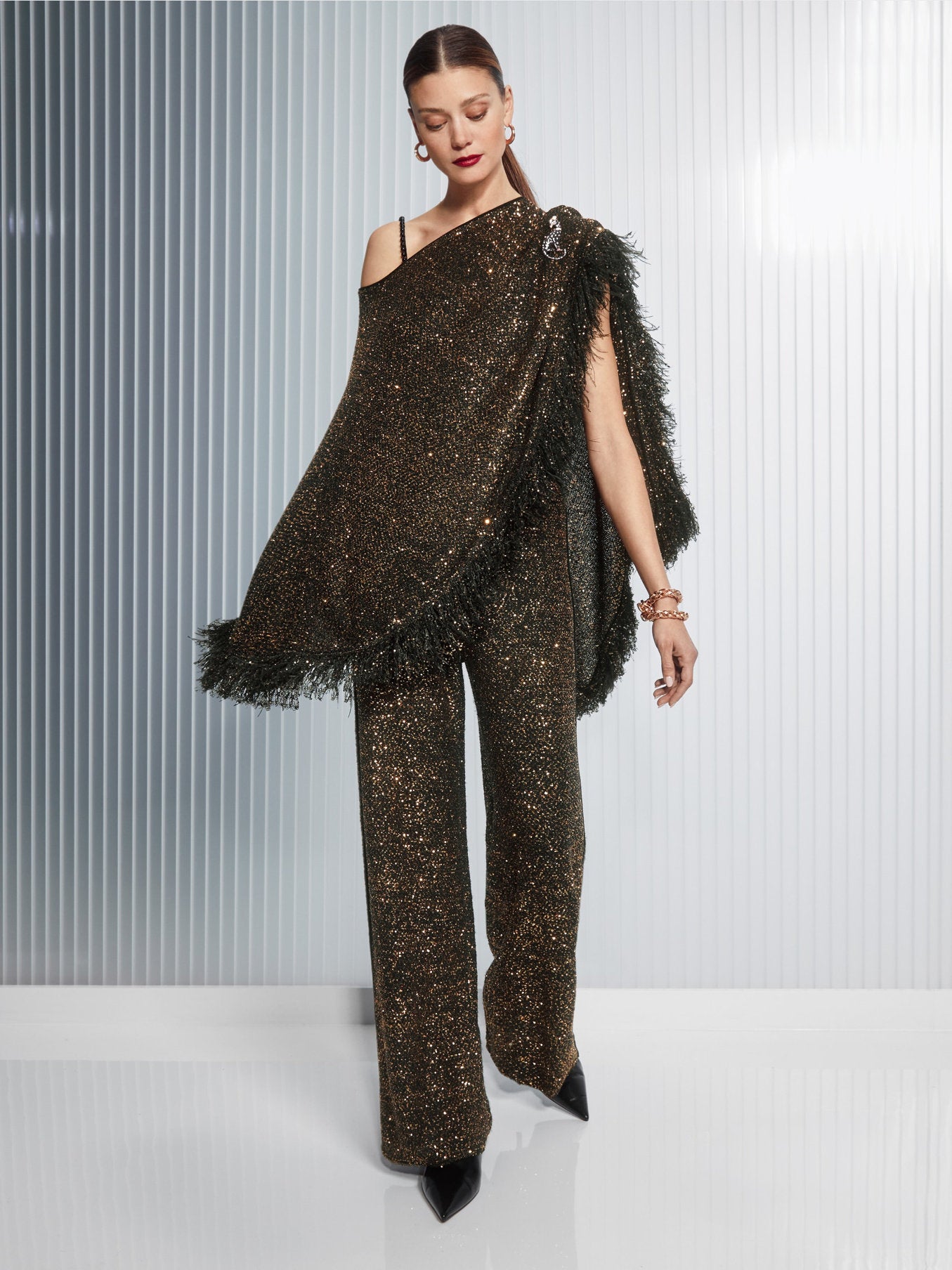 Ostrich Feather Poncho_XG 15.04 M71_900_08