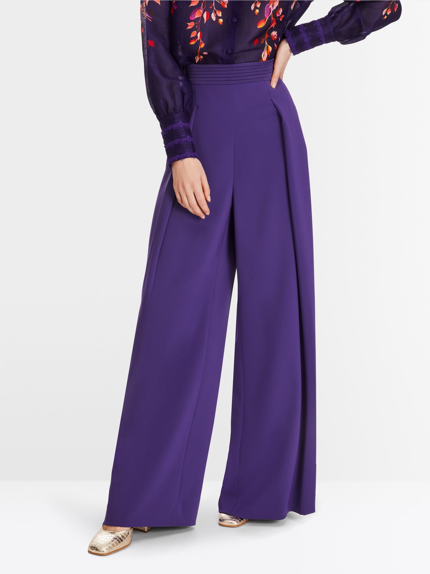 Worchester Trousers With Pleated Waist_XG 81.08 W04_748_05