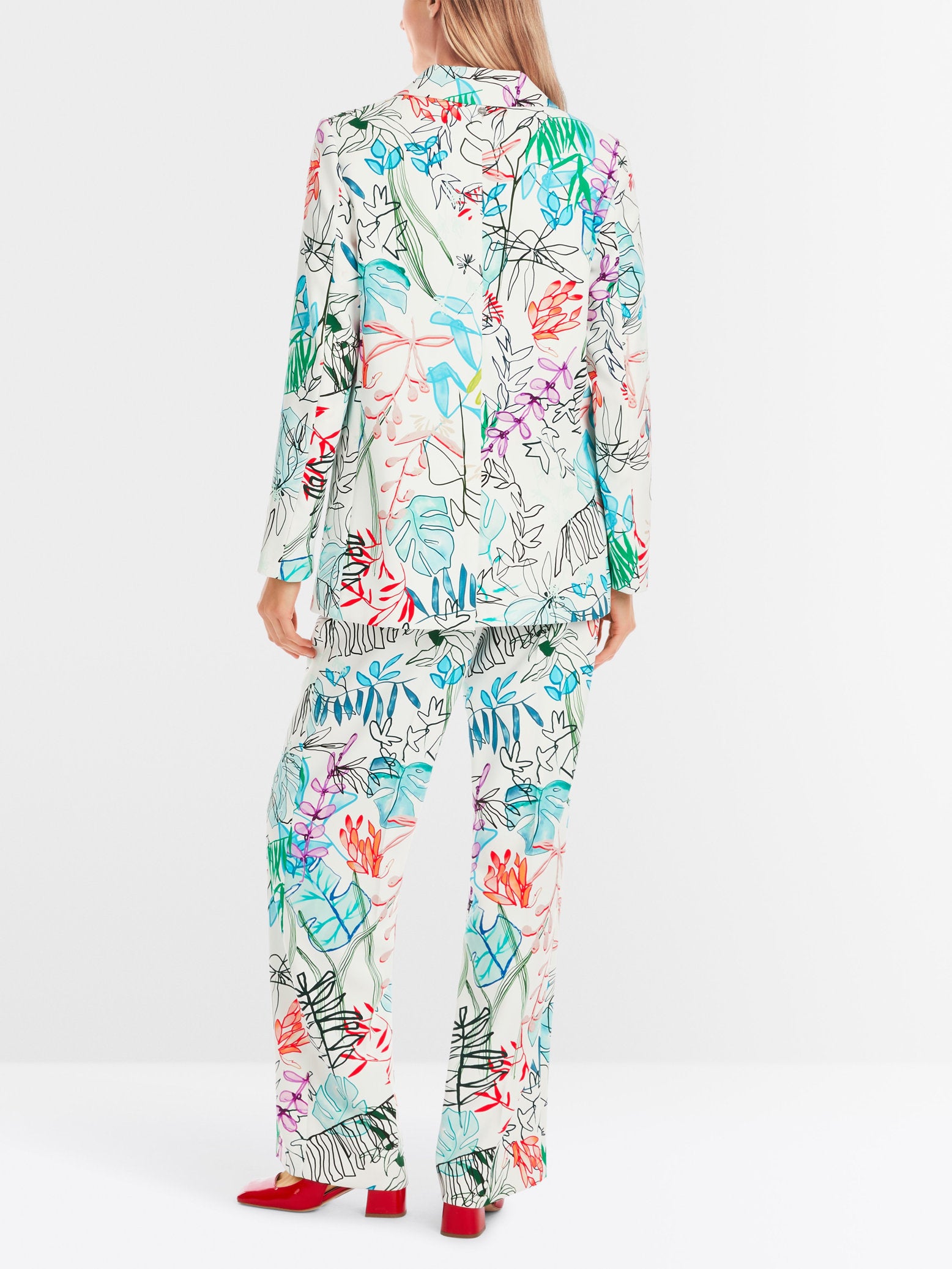 Marc Cain_Trendy Blazer with All-Over Leaf Motif_YC 34.32 W64_504_03