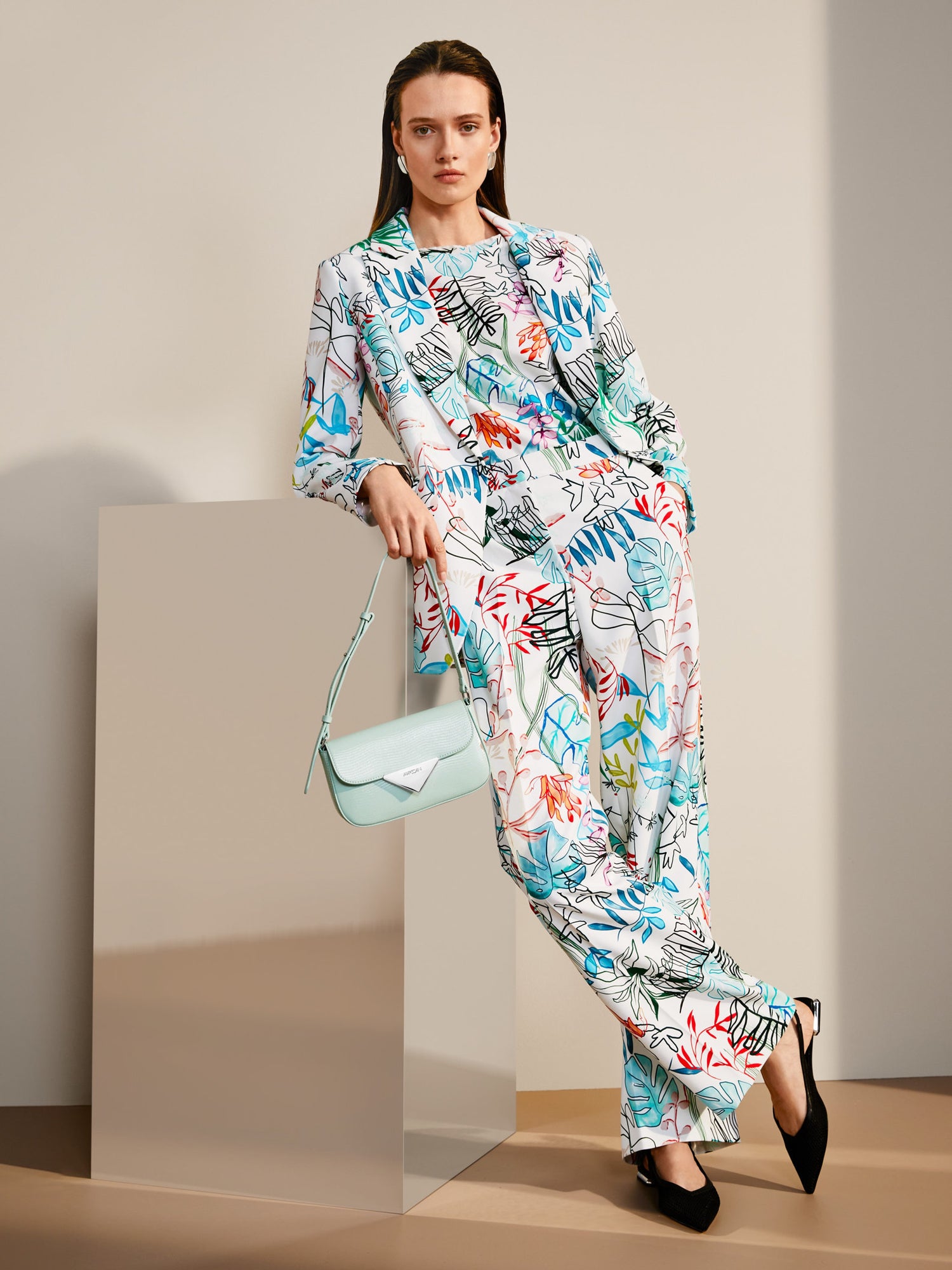 Marc Cain_Trendy Blazer with All-Over Leaf Motif_YC 34.32 W64_504_07