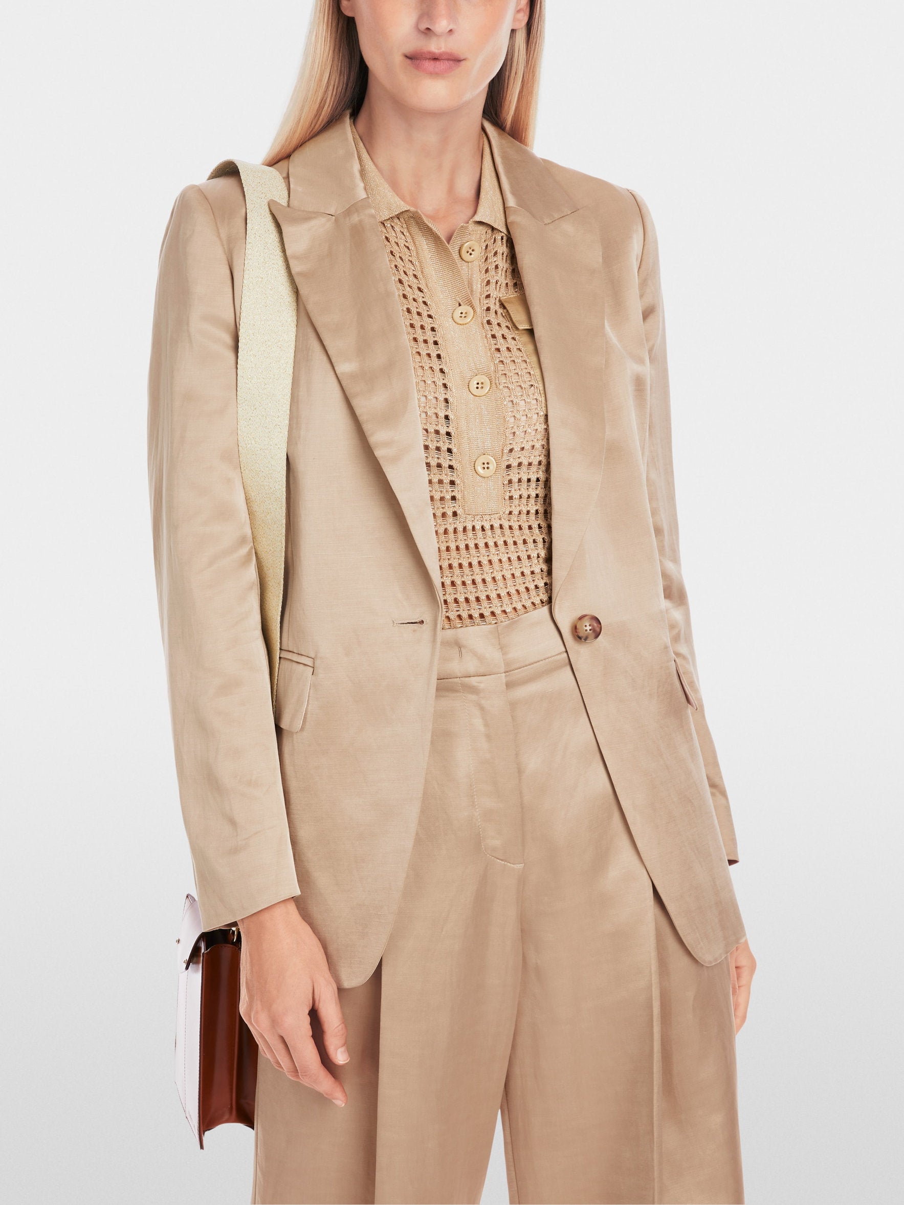 Marc Cain_Slim-Fit Blazer in Satin_YC 34.38 W41_608_01