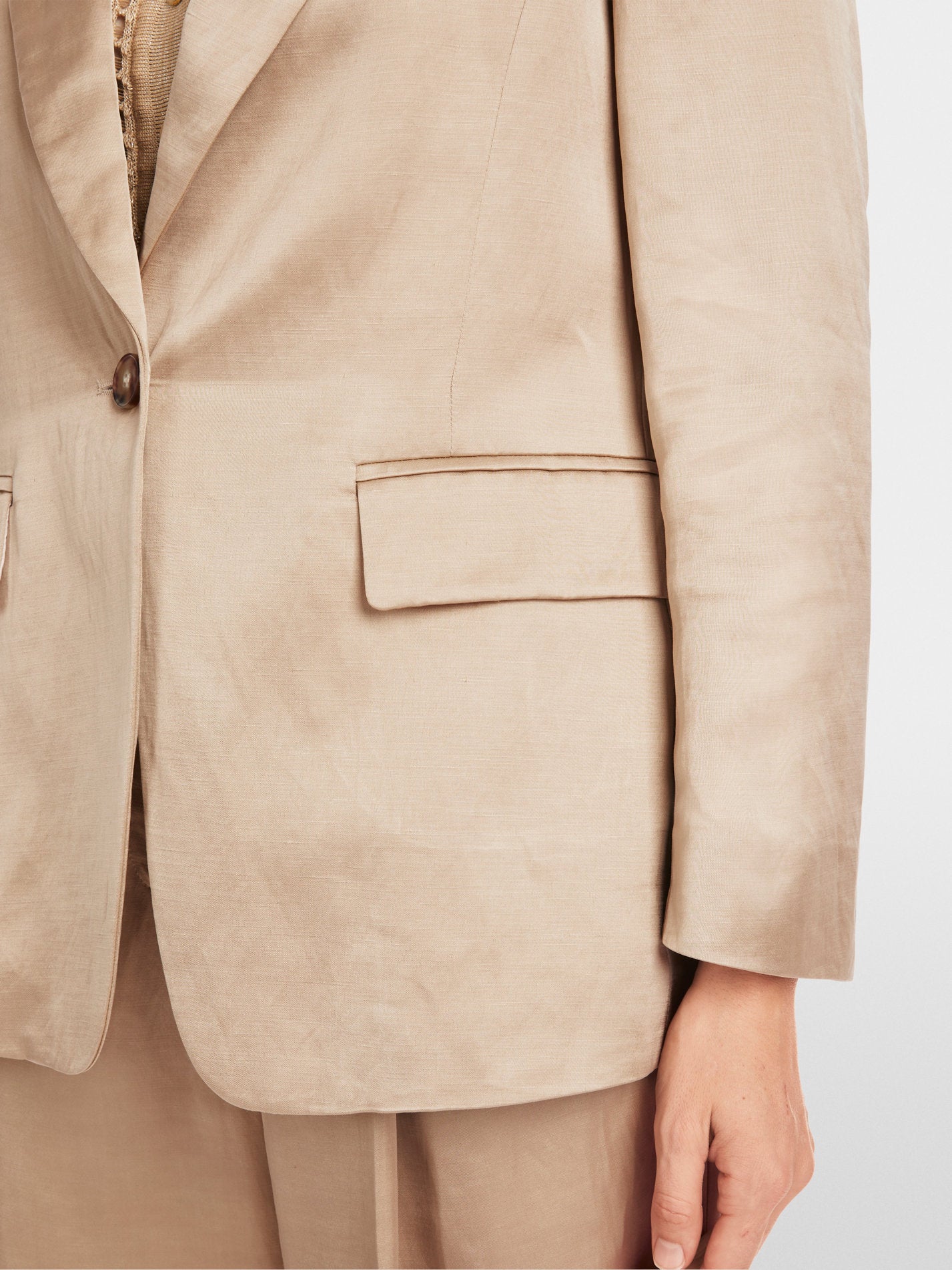 Marc Cain_Slim-Fit Blazer in Satin_YC 34.38 W41_608_05