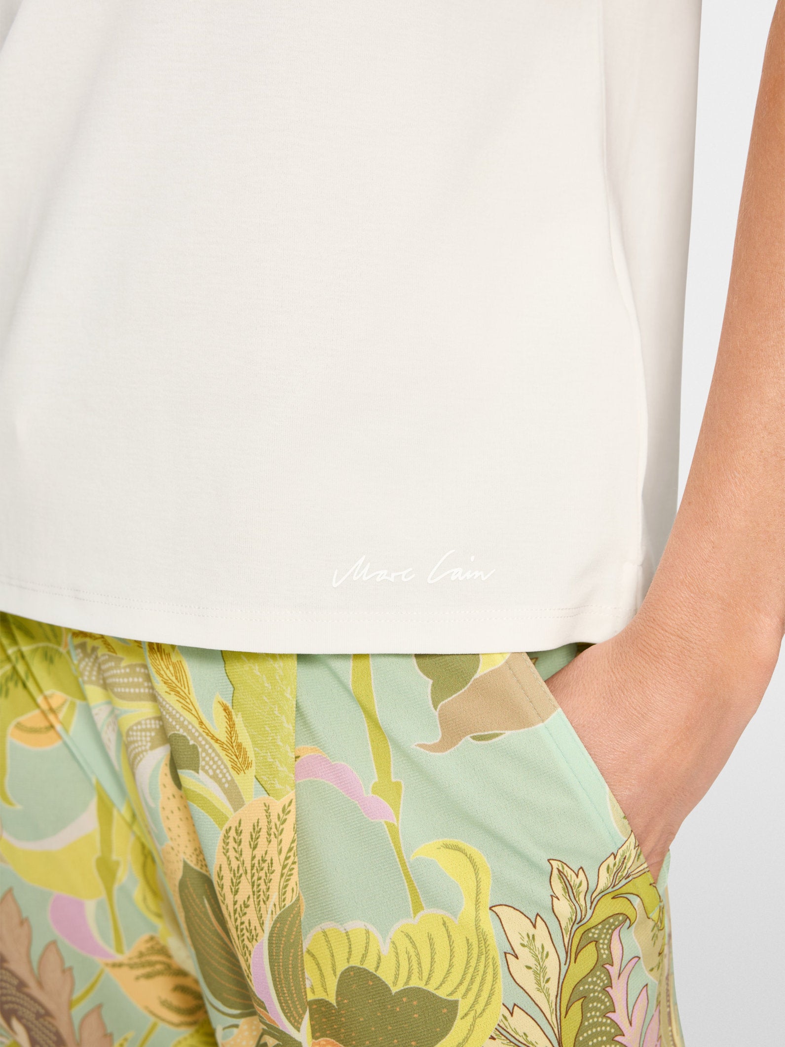 Marc Cain_Plain T-Shirt in Utility Style_YC 48.59 J14_110_05