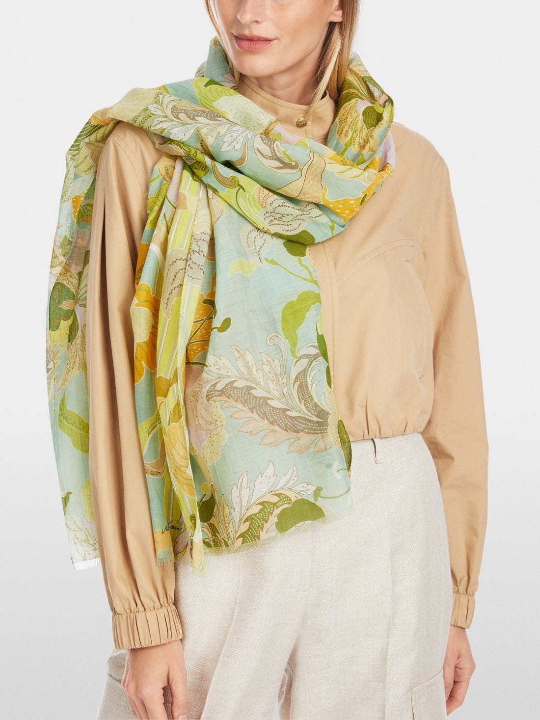 Marc Cain_Airy Scarf with All-Over Leaf Motif_YC B4.07 Z37_423_01
