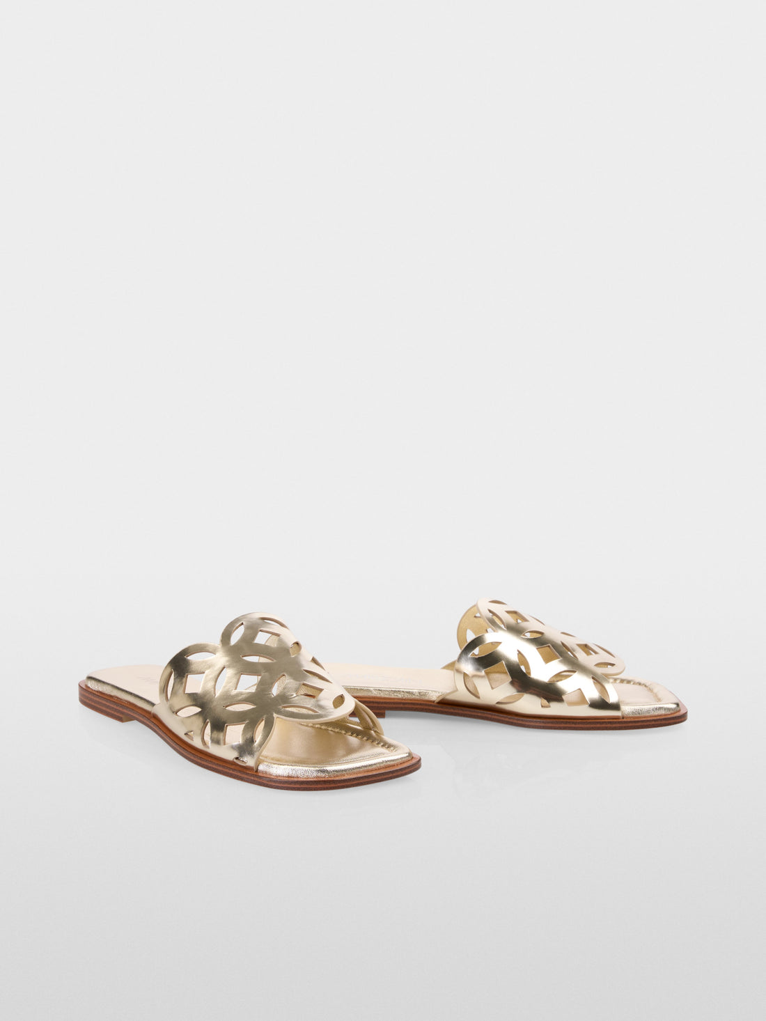 Marc Cain_Flat Mules in Metallic_YC SG.04 Z29_680_01