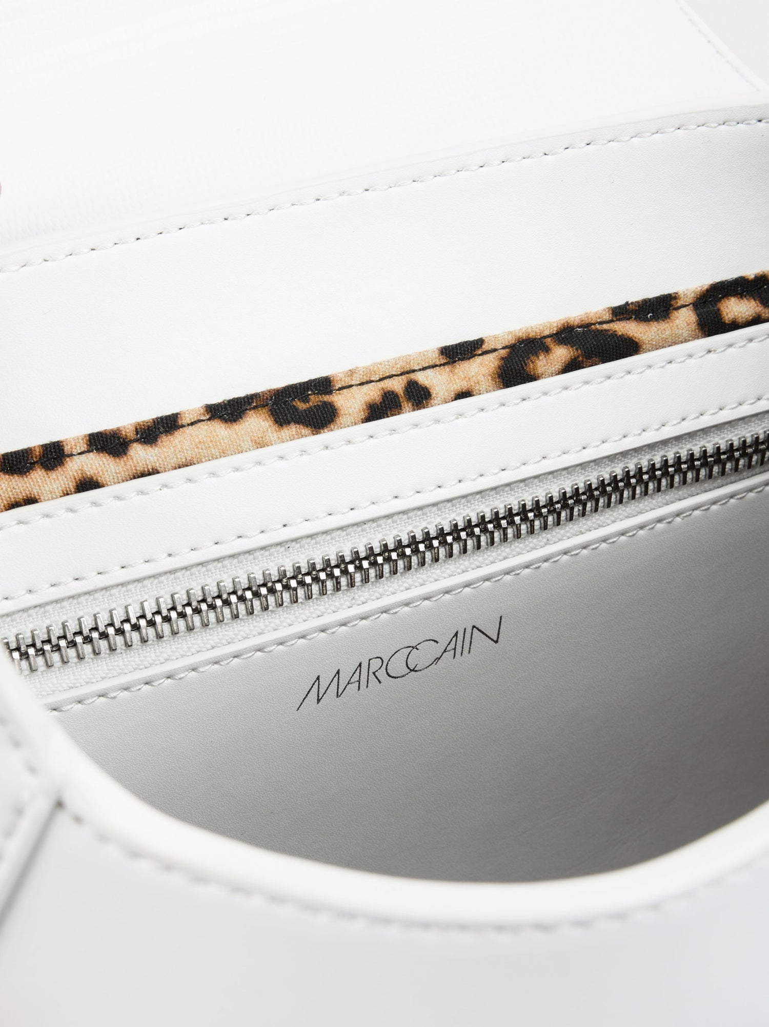 Marc Cain_Shoulder Bag with Metal Fastener_YC TI.07 L19_100_05