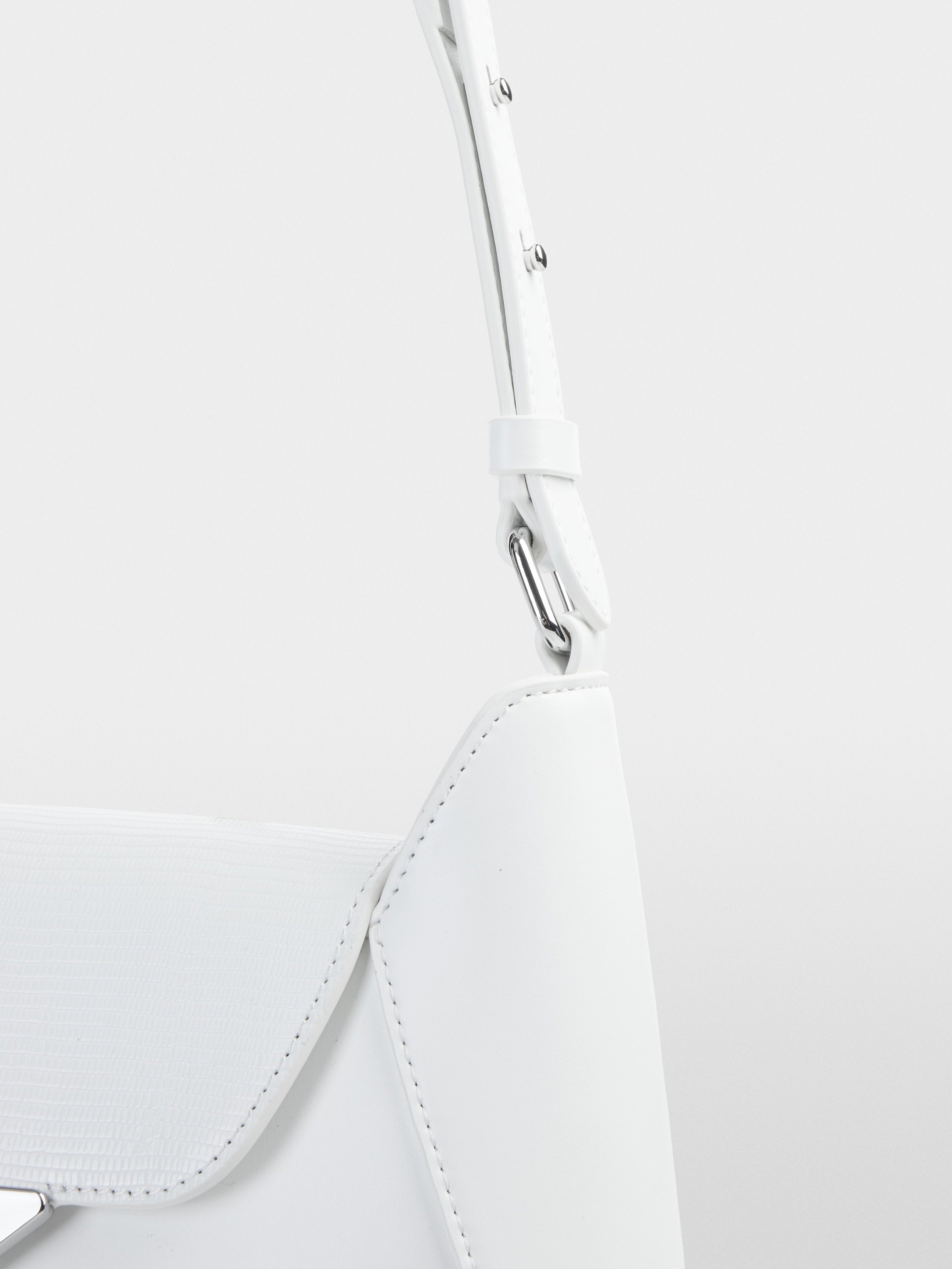 Marc Cain_Shoulder Bag with Metal Fastener_YC TI.07 L19_100_06