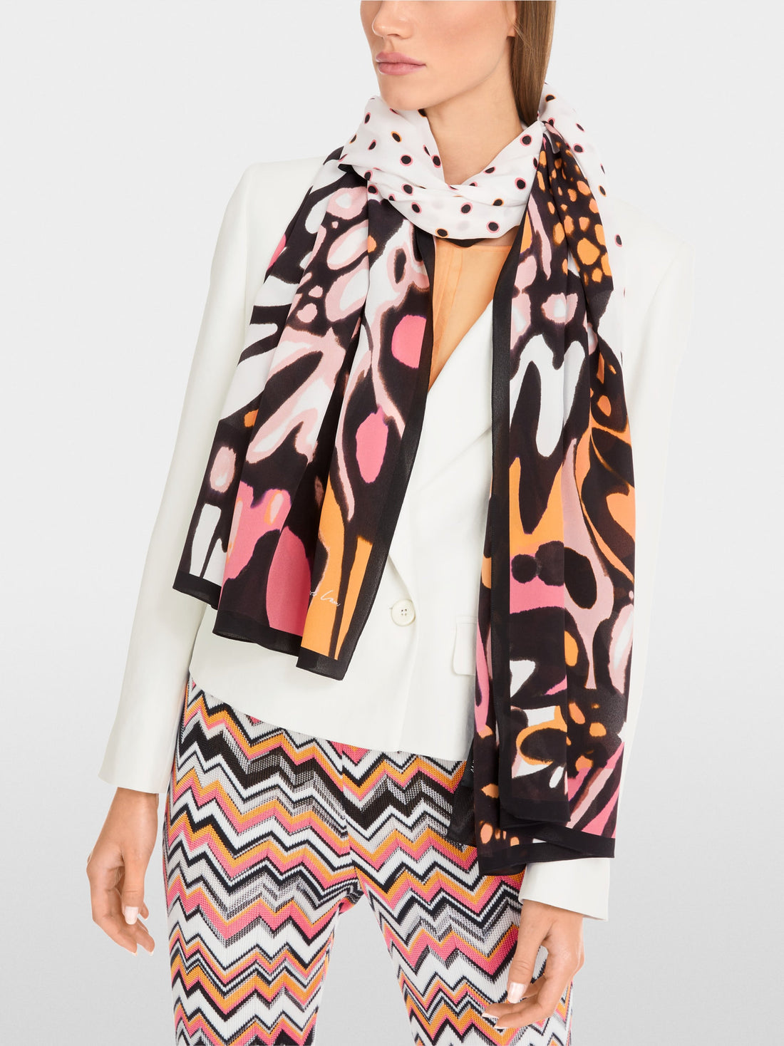 Marc Cain_Silk Scarf in Butterfly Design_YC B4.15 Z18_236_03