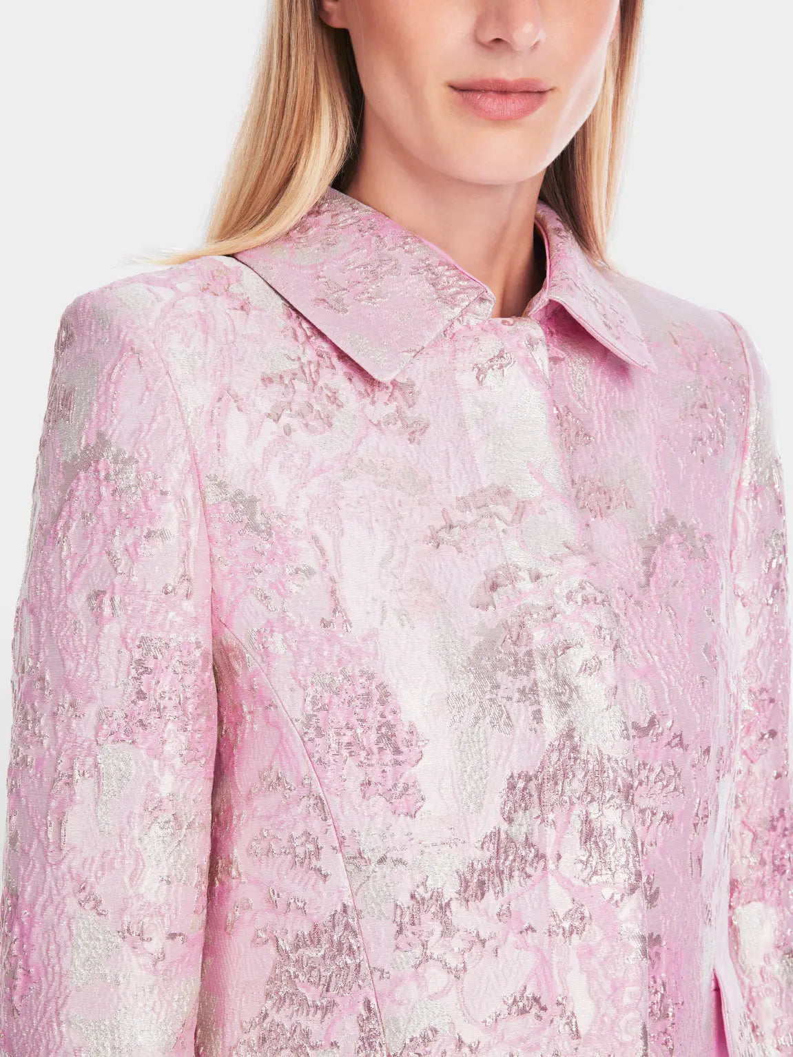 Marc Cain_Short and Fitted Brocade Coat_YG 11.03 W22_707_04