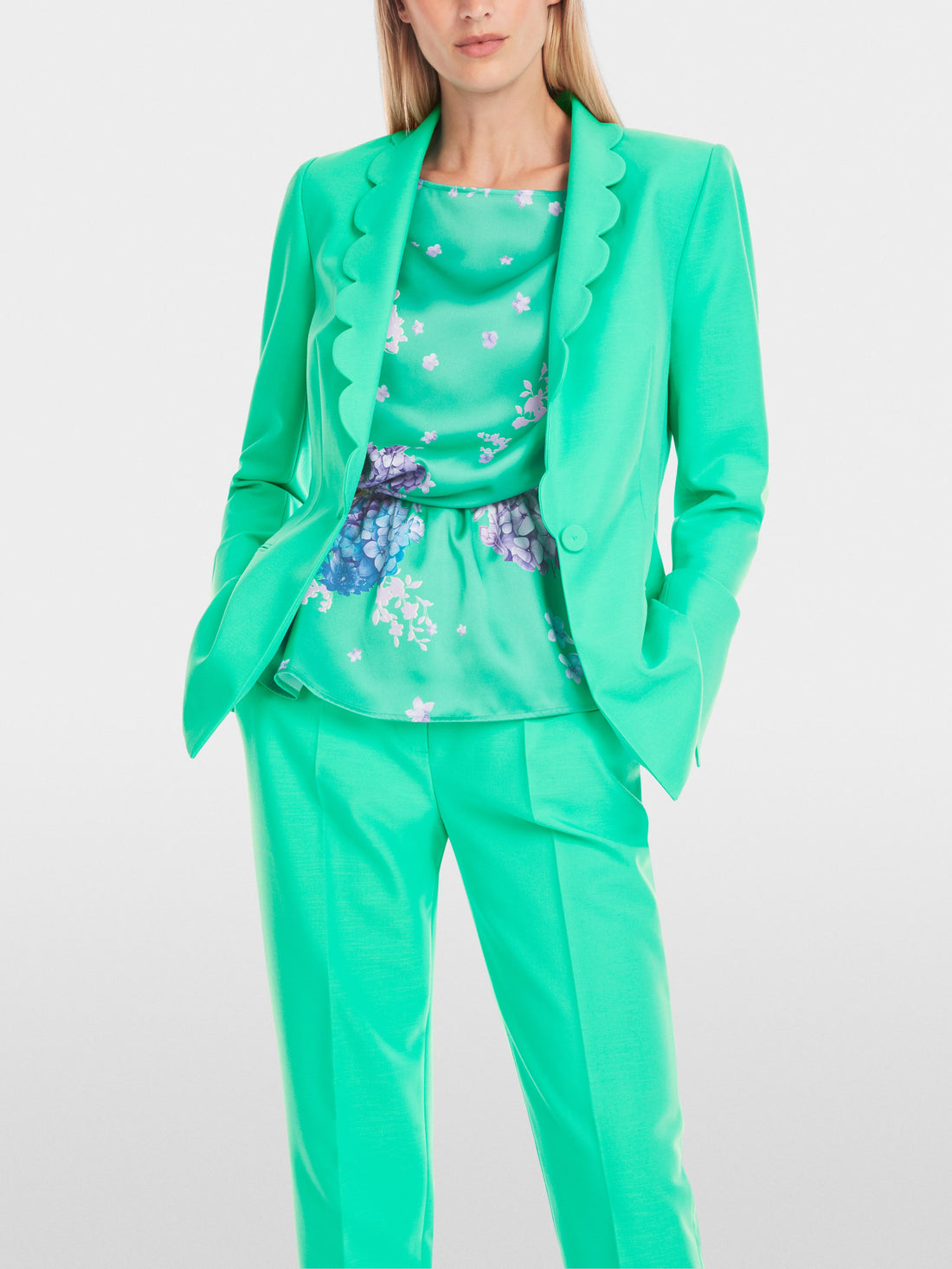 Marc Cain_Fitted Blazer with Fancy Lapels_YG 34.14 W20_565_01