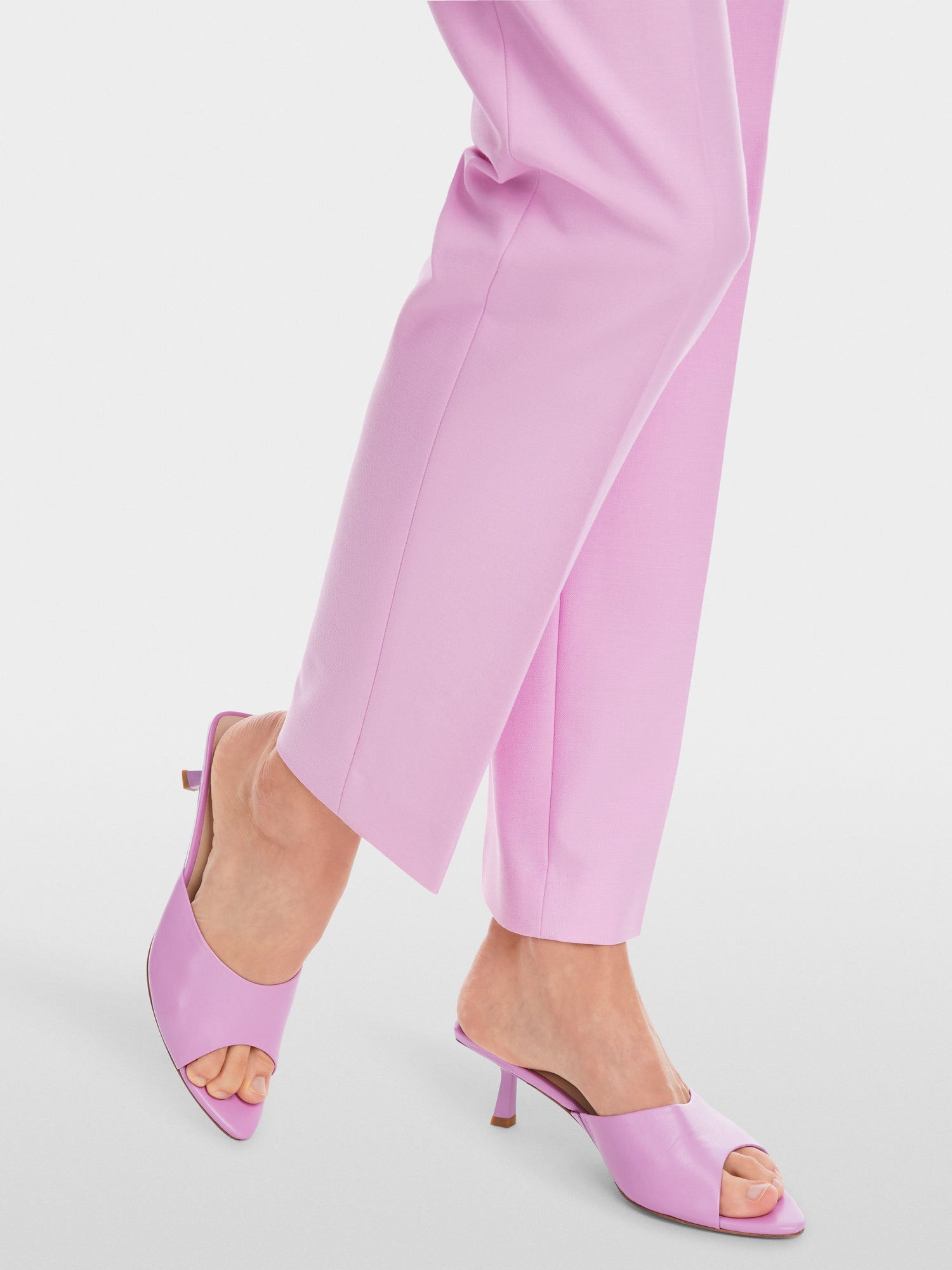 Marc Cain_Franca Trousers with Tapered Leg_YG 81.13 W20_707_05