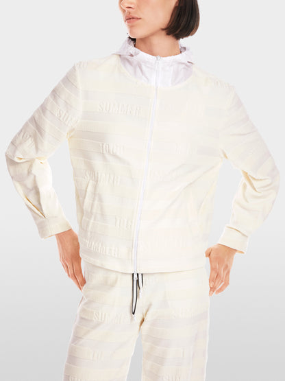 Marc Cain_Jacket with "Summer-To-Go" Statement_YS 31.26 J73_113_01