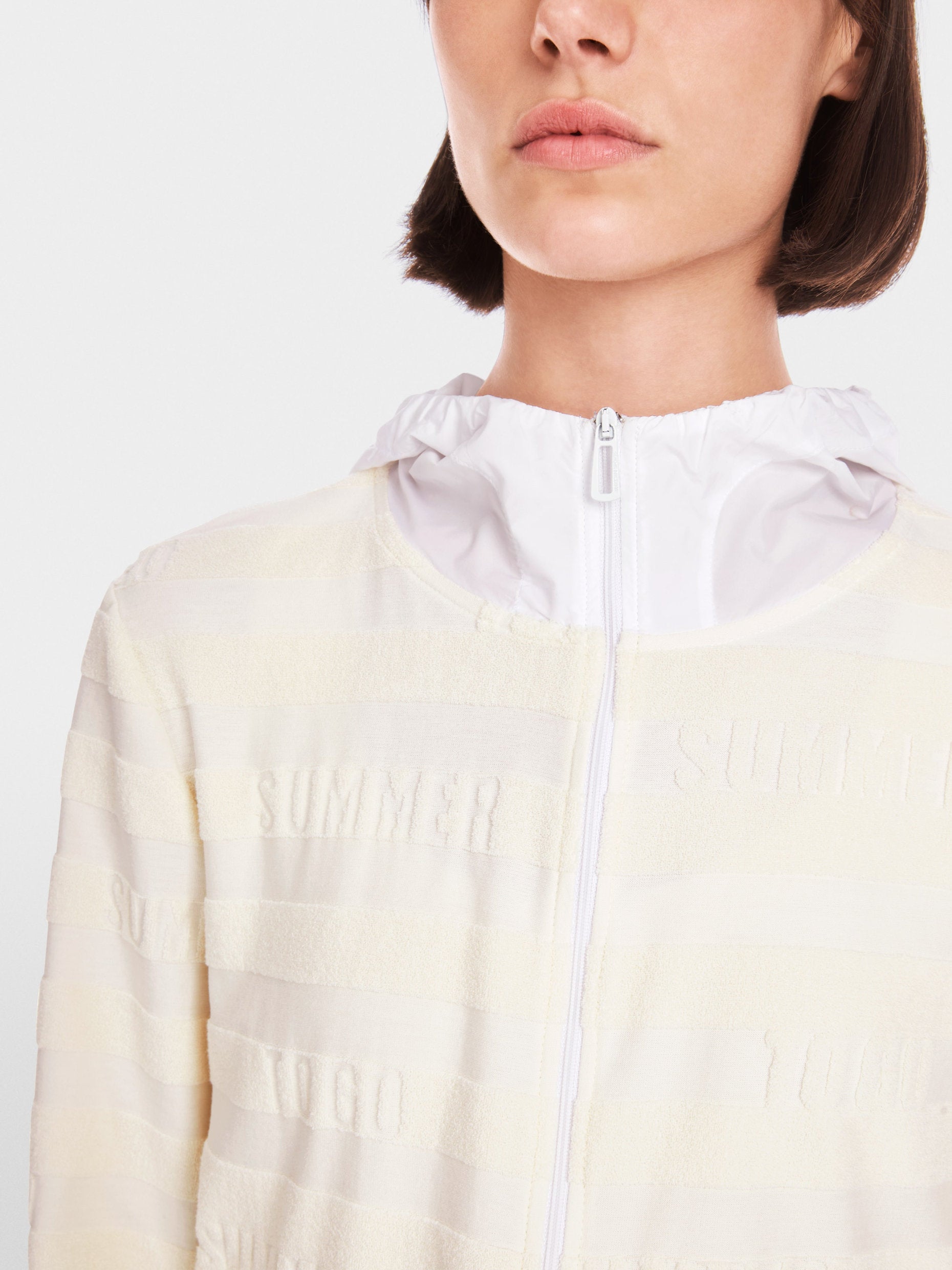 Marc Cain_Jacket with "Summer-To-Go" Statement_YS 31.26 J73_113_04