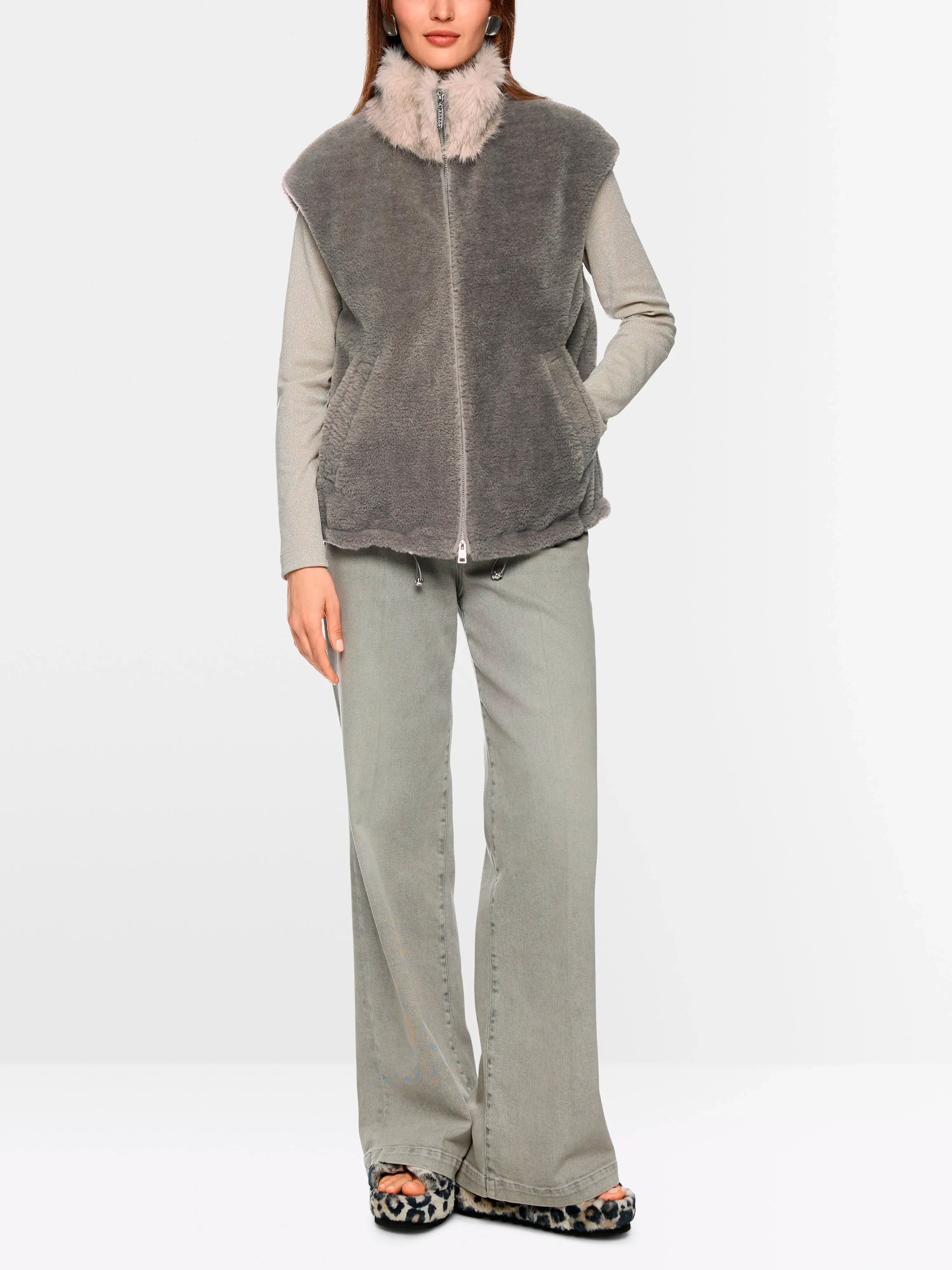 Marc Cain_Soft Charcoal_Cosy Waistcoat with Faux Fur Collar_ZC 37.01 W63_836_01