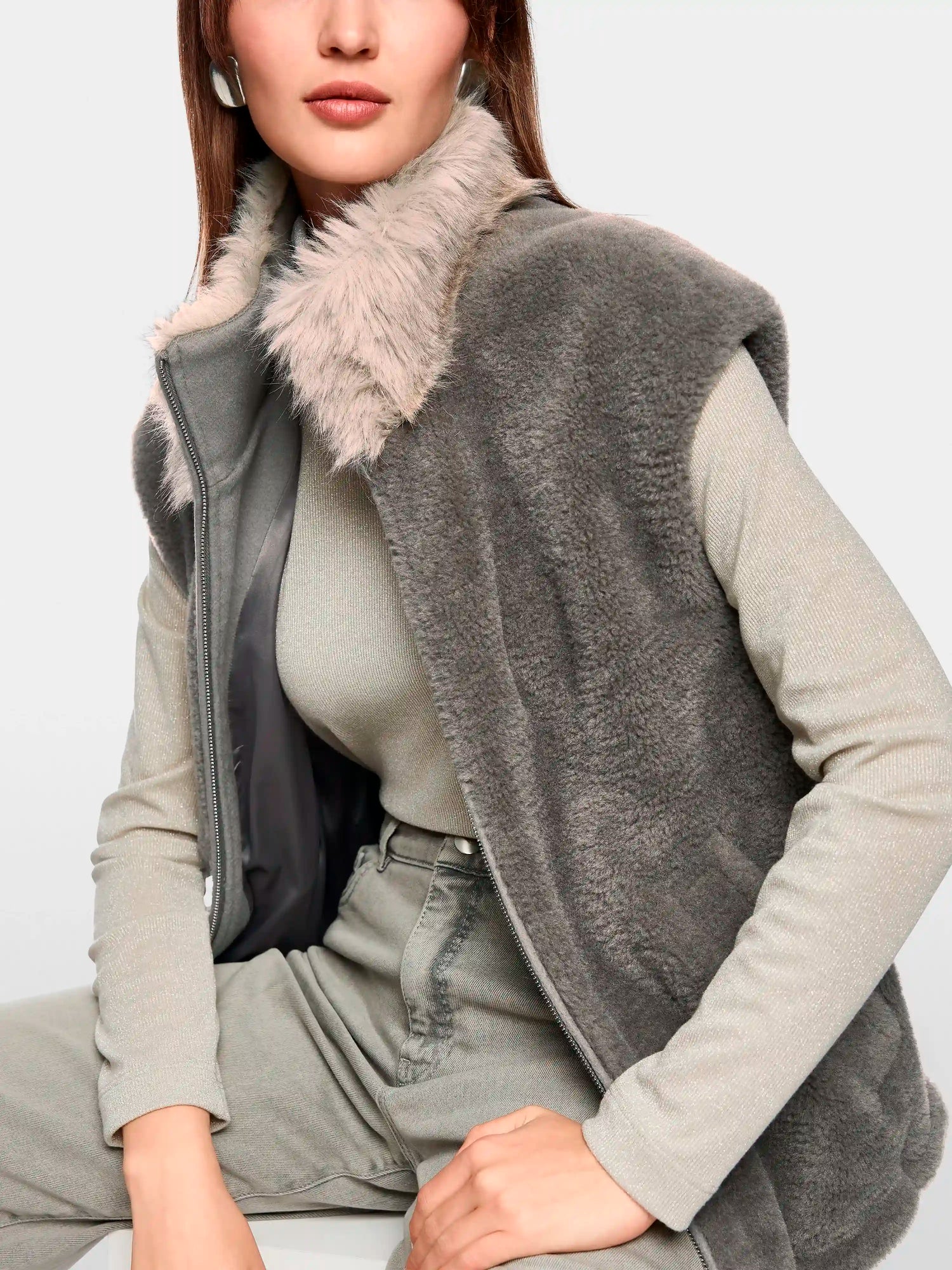 Marc Cain_Soft Charcoal_Cosy Waistcoat with Faux Fur Collar_ZC 37.01 W63_836_06