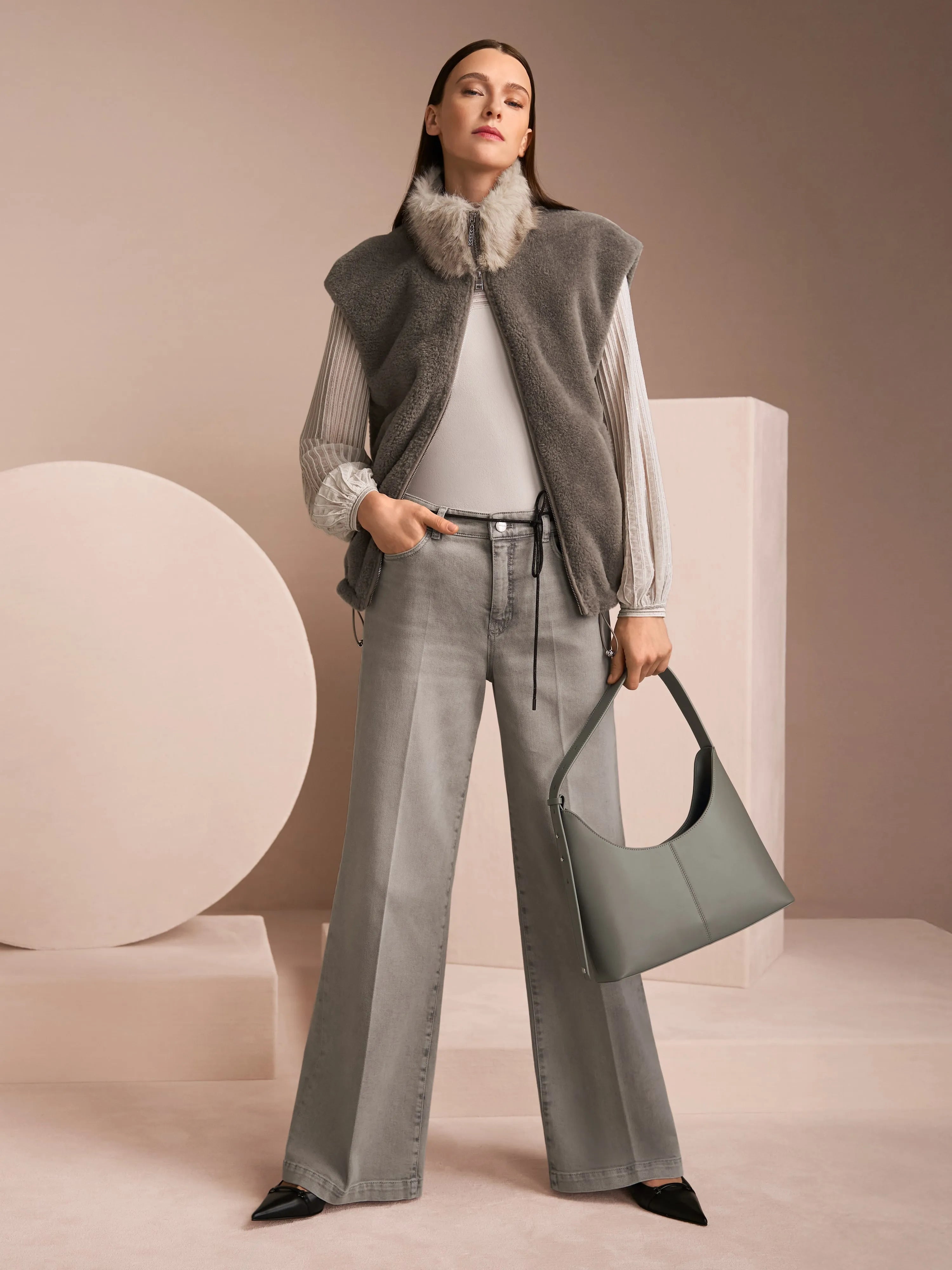 Marc Cain_Soft Charcoal_Cosy Waistcoat with Faux Fur Collar_ZC 37.01 W63_836_08