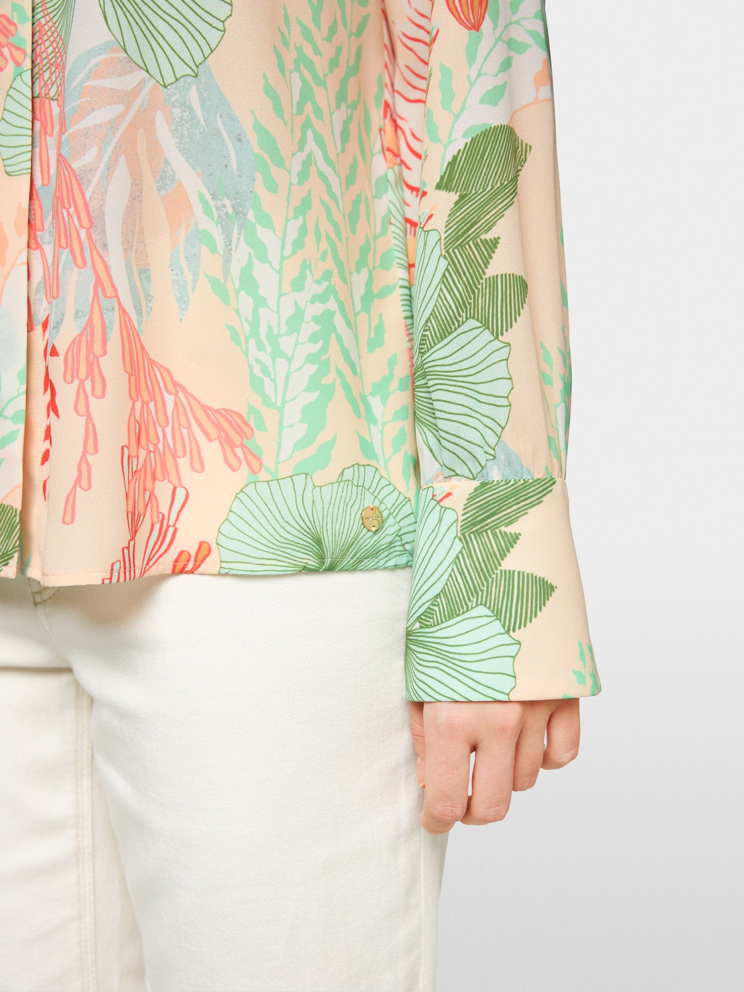 Marc Main_Blouse with Floral Pattern_ZC 51.16 W06_112_04