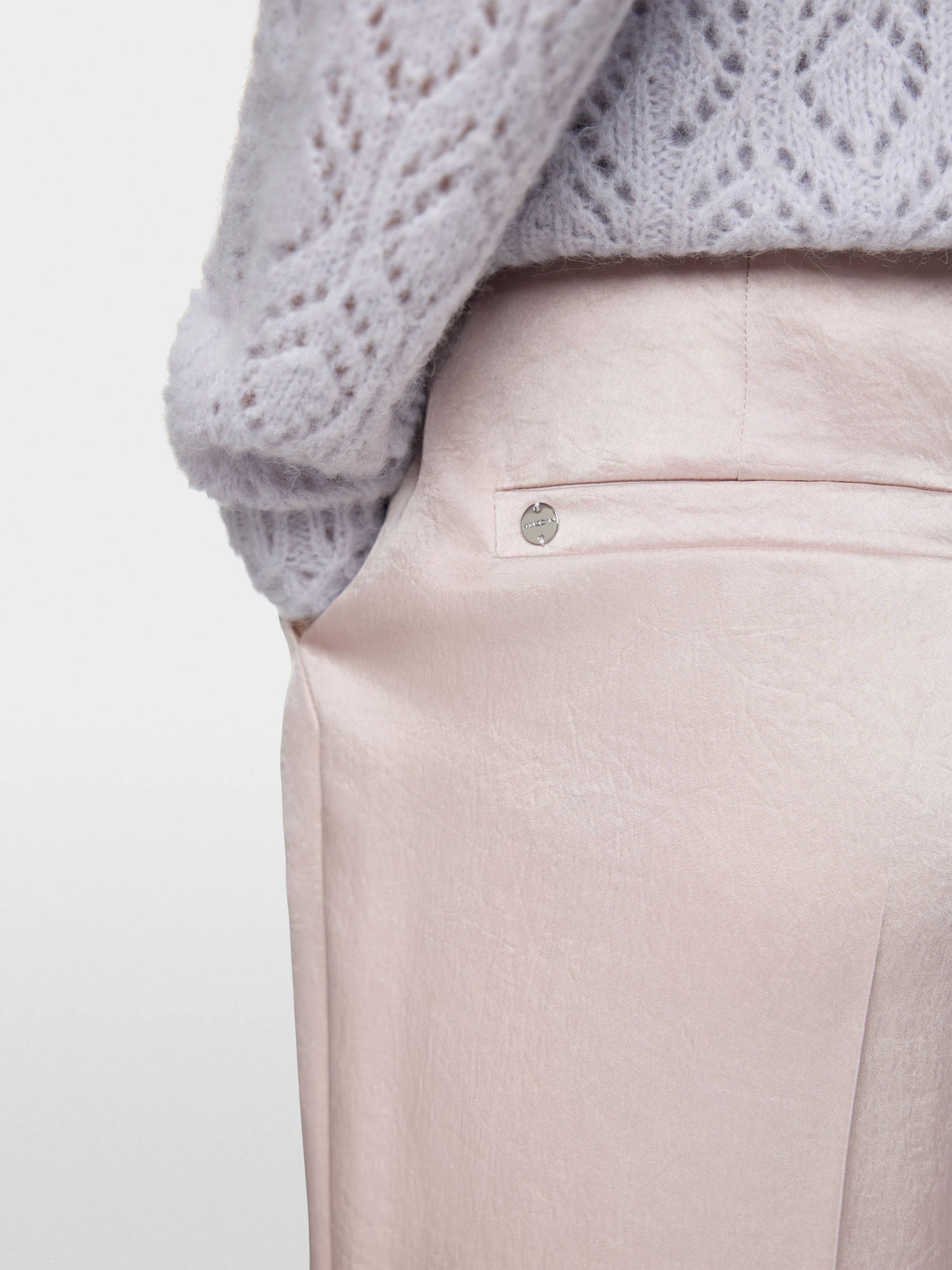 Marc Cain_Light Desert Taupe_WUKARI Trousers in Hammered Satin_ZC 81.12 W46_702_03