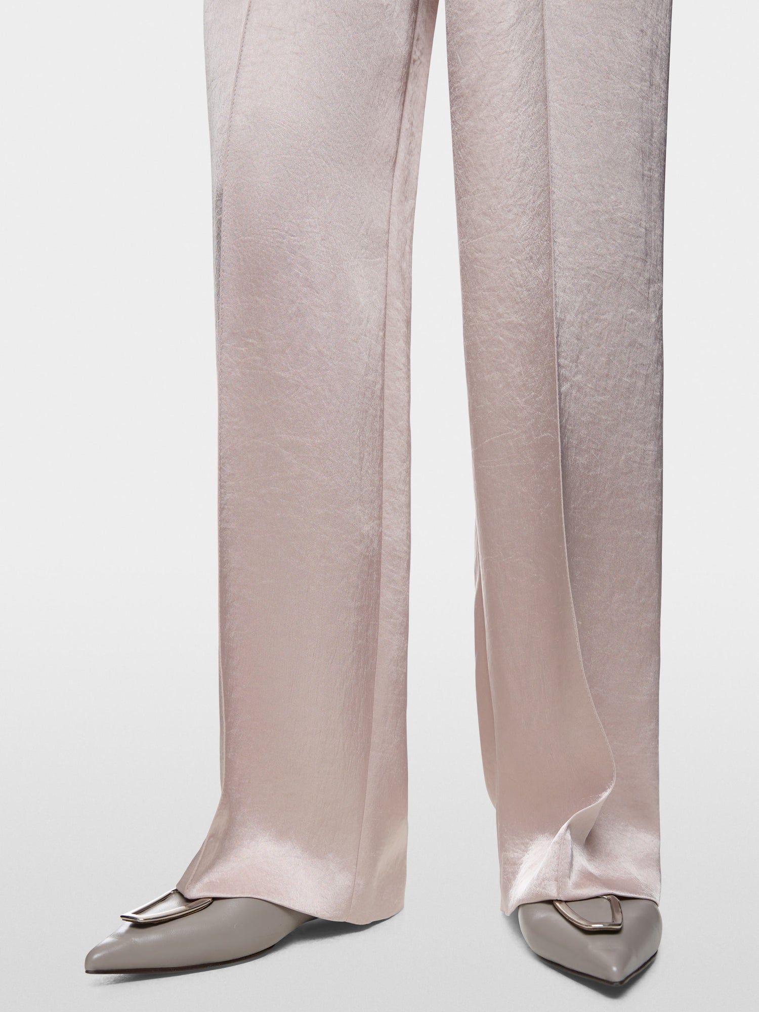 Marc Cain_Light Desert Taupe_WUKARI Trousers in Hammered Satin_ZC 81.12 W46_702_04