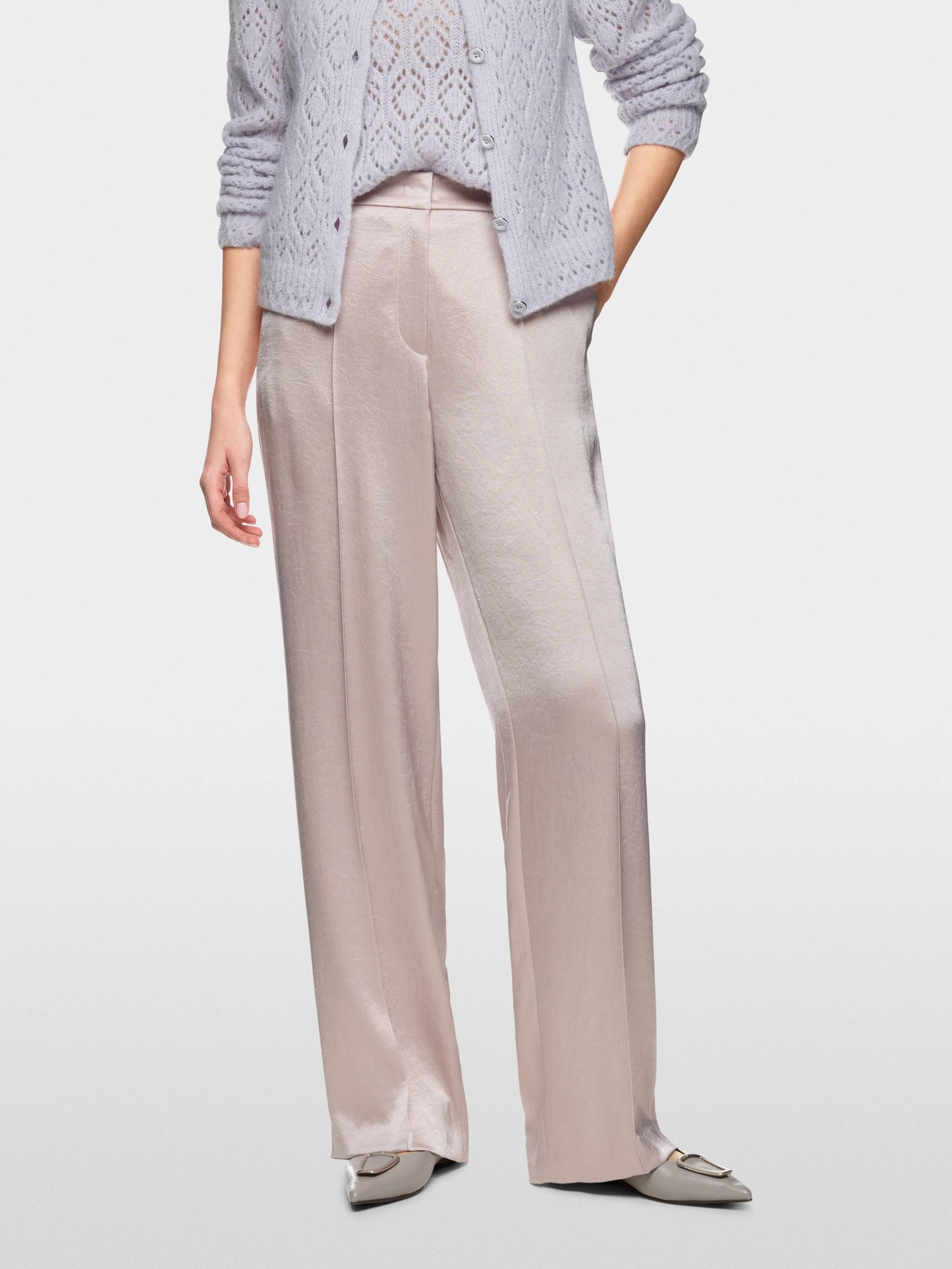 Marc Cain_Light Desert Taupe_WUKARI Trousers in Hammered Satin_ZC 81.12 W46_702_05