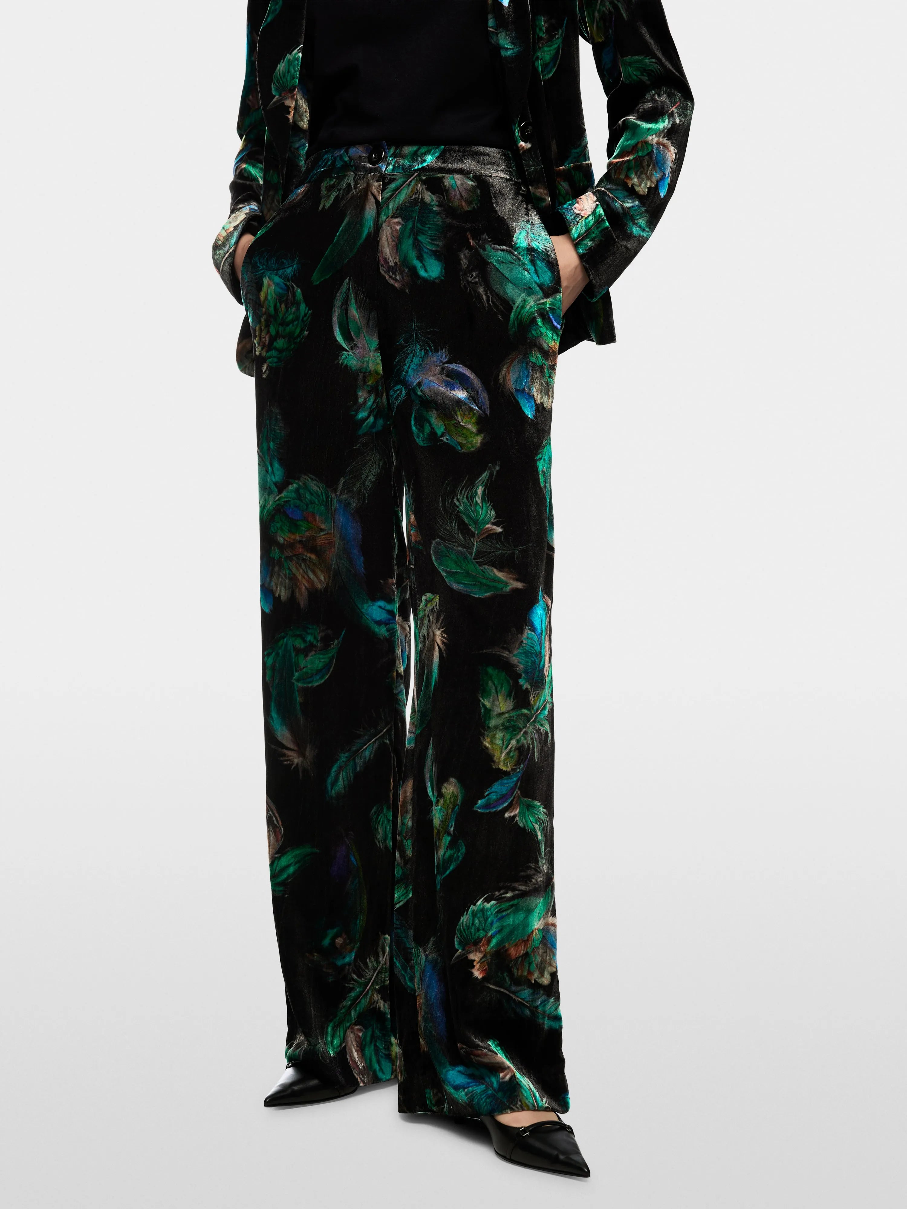 Marccain_Dark Jade Green_WARRI Velvet Trousers with Print_ZC 81.30 W79_556_05