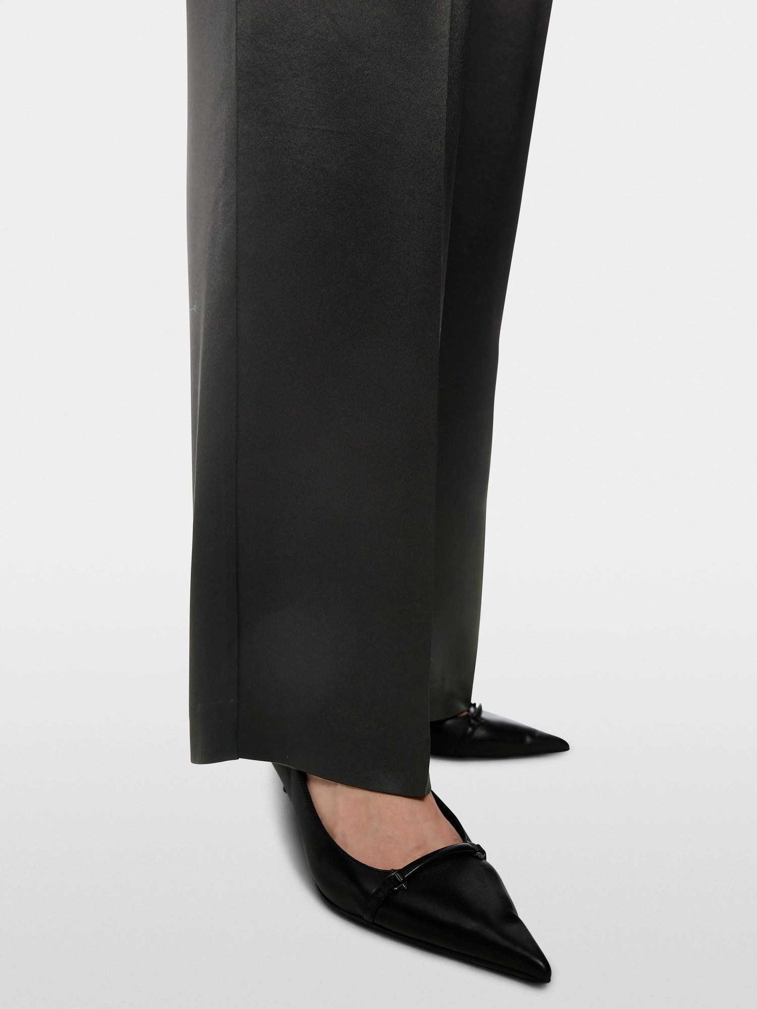 Marccain_Black_WASCO Satin Trousers with Wide Cut_ZC 81.32 W80_900_04