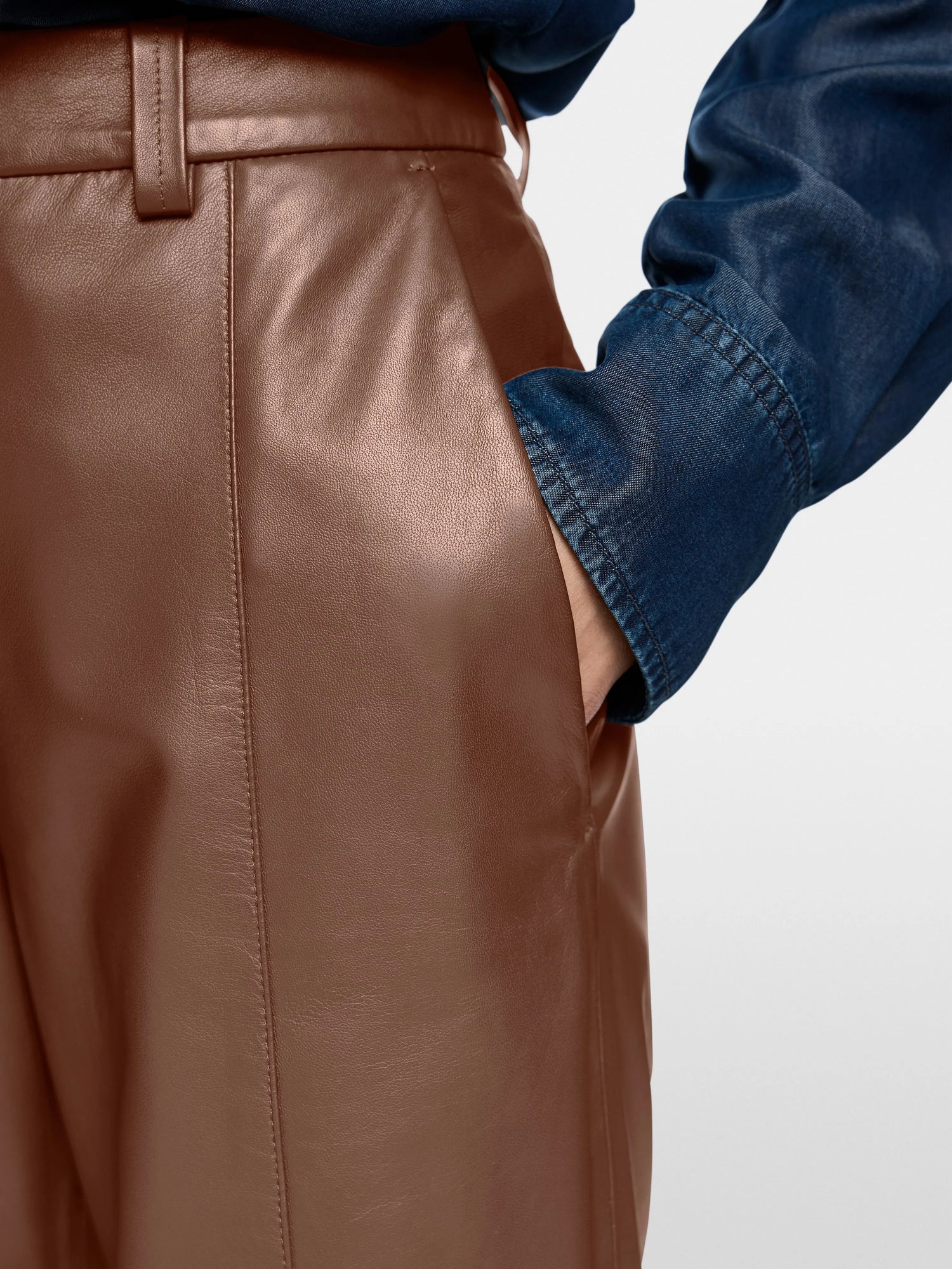 Marccain_Dark Chestnut Brown_WARRI High-Waist Leather Trousers_ZC 81.33 L27_639_03