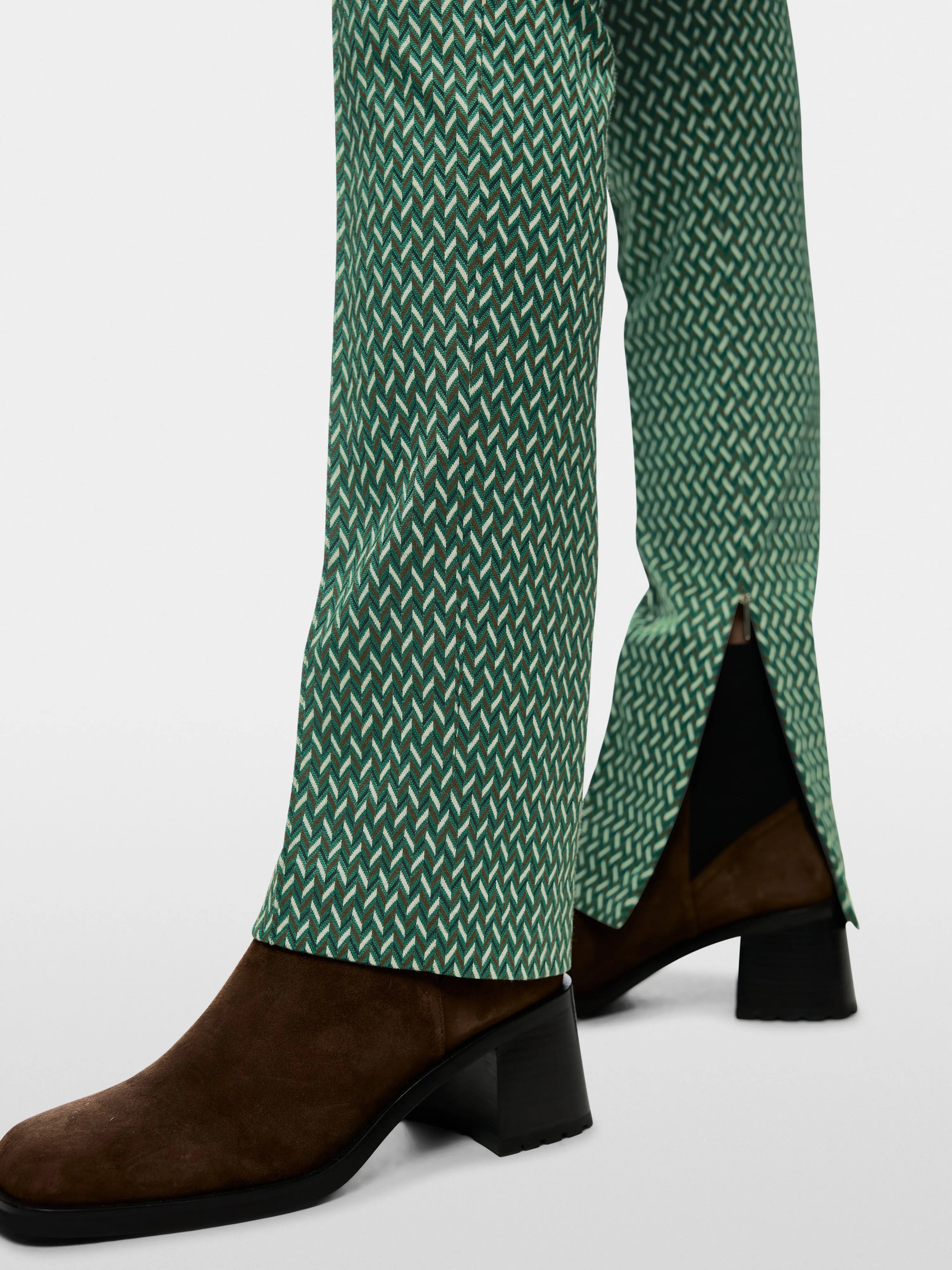 Marccain_Dark Jade Green_SYDNEY Trousers in Herringbone_ZC 81.35 J33_556_04