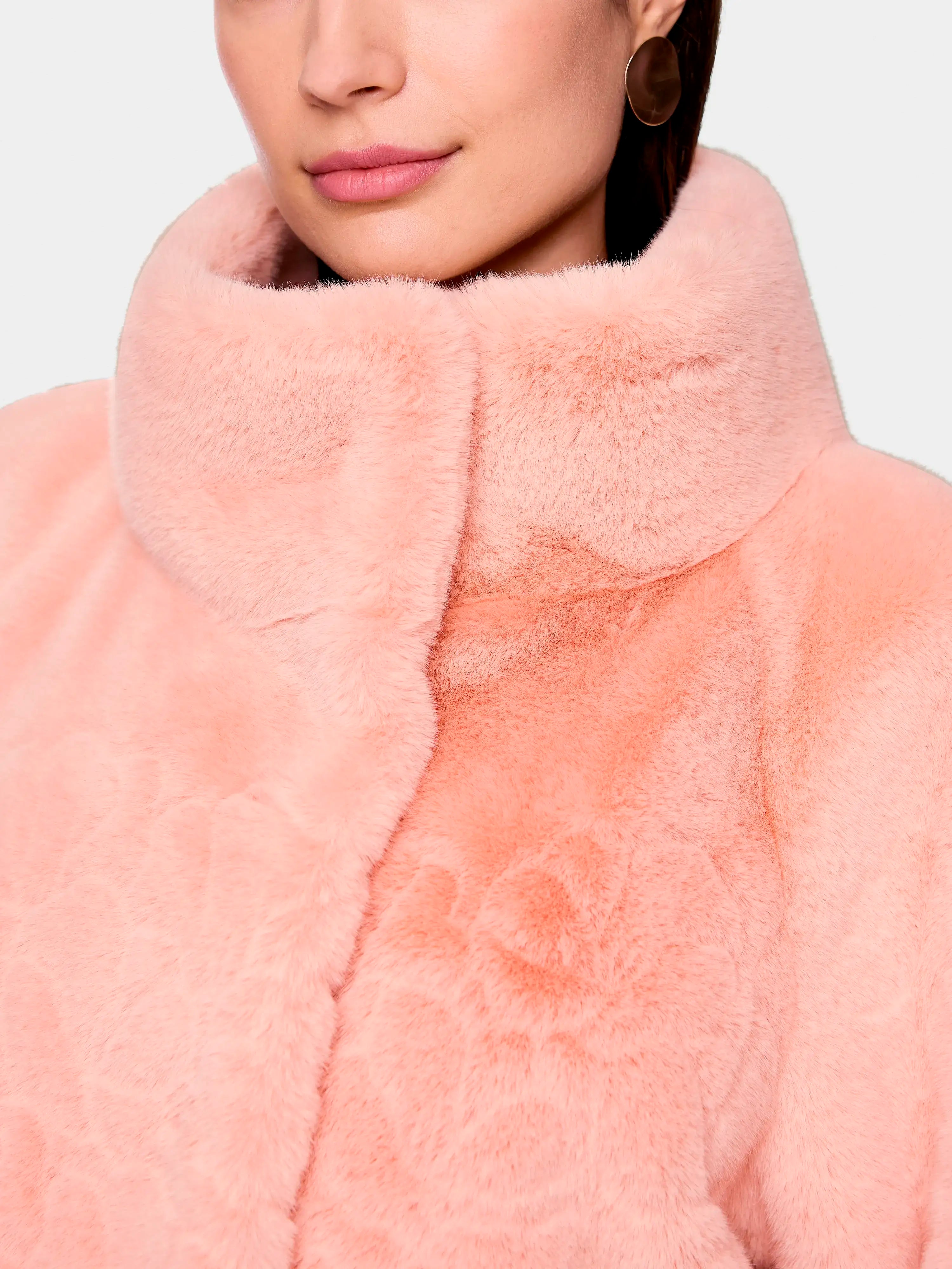 Marc Cain_Evening Sand_Elegant Jacket with Faux Fur_ZG 12.01 W19_164_03